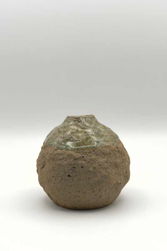 Yachimun Bud Vase – Moss Glaze with Crystalline Bloom by Masahito Date (008-JN)