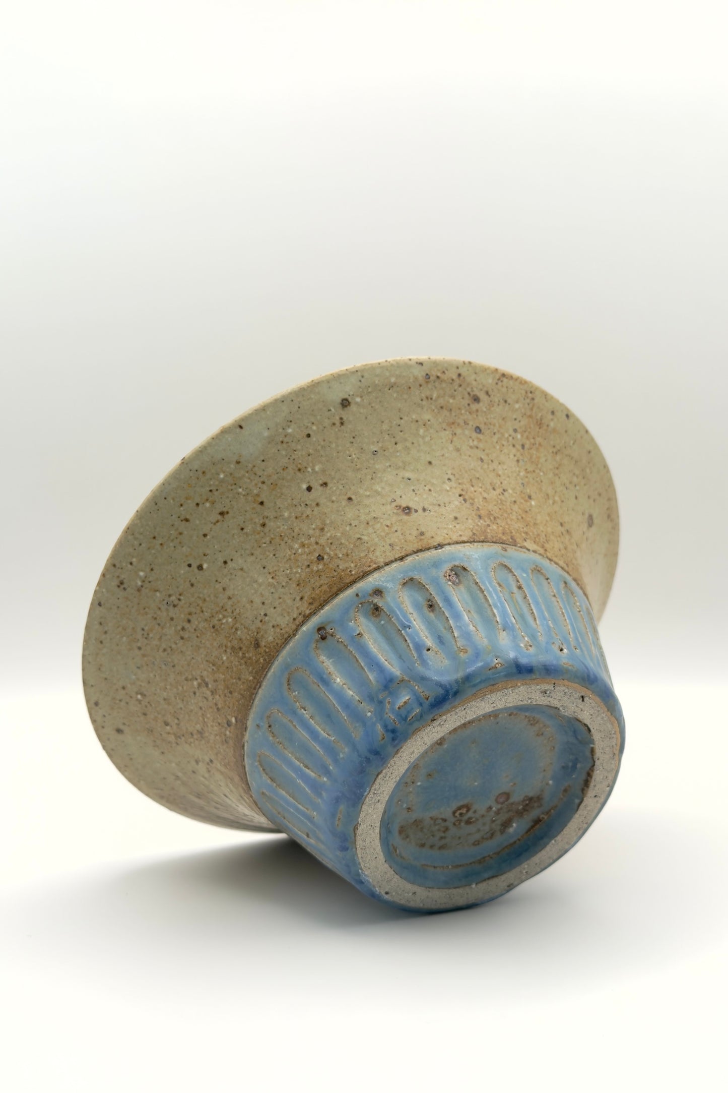 Yachimun Flared Bowl – Vertical Carved (Shinogi) in Blue & Sand by Masahito Date (010-JN)
