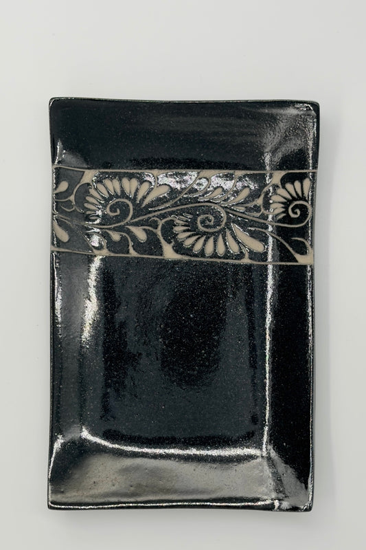 Yachimun Rectangular Plate – Senbori Karakusa in White on Matte Black by Kamany / Ikutouen (021-IK)