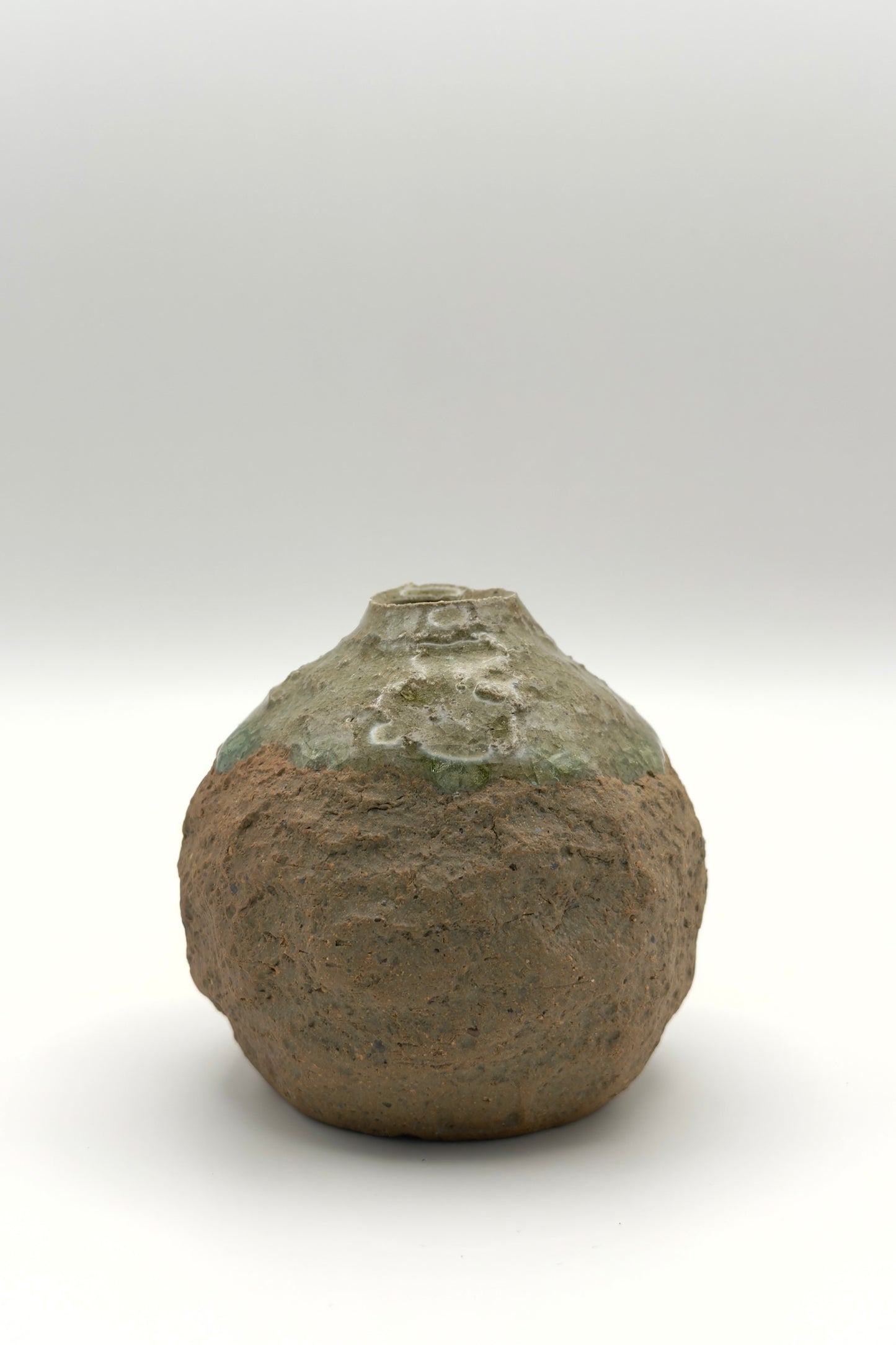 Yachimun Bud Vase – Moss Glaze with Crystalline Bloom by Masahito Date (008-JN)