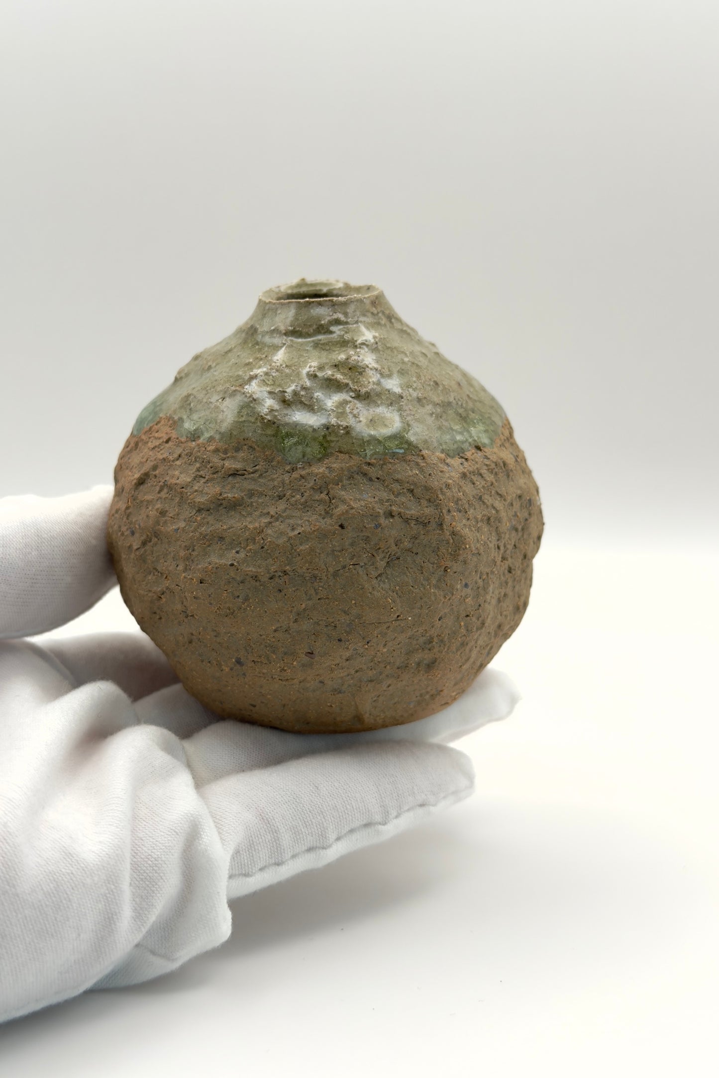 Yachimun Bud Vase – Moss Glaze with Crystalline Bloom by Masahito Date (008-JN)