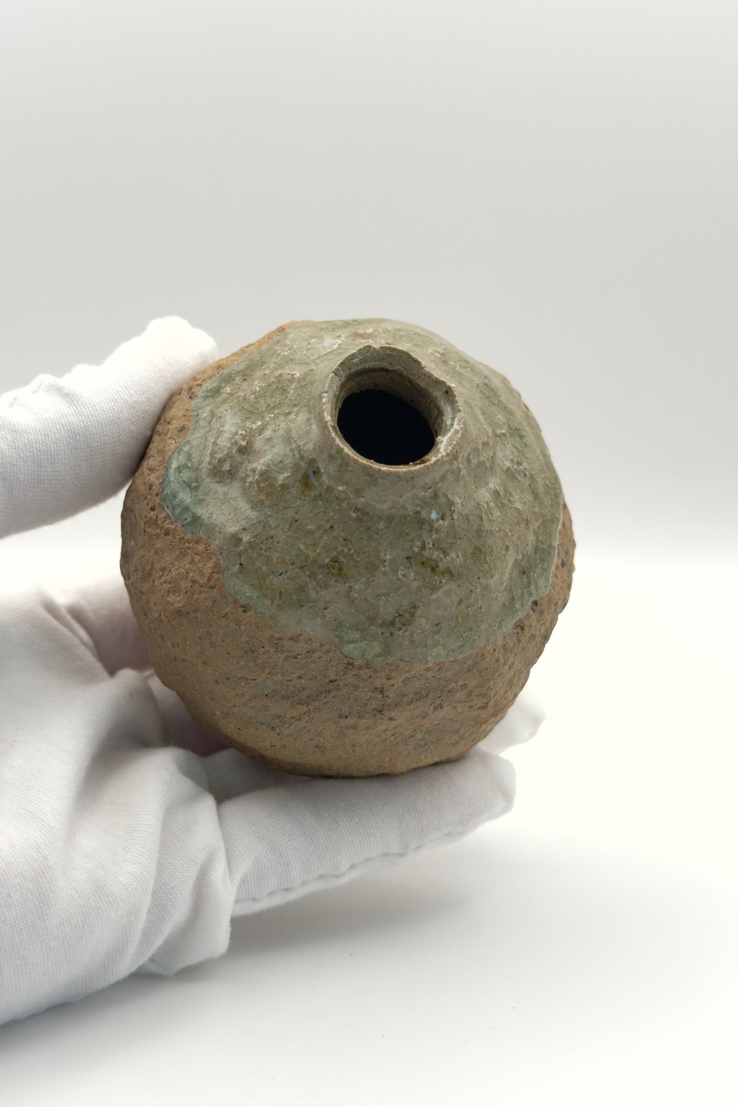 Yachimun Bud Vase – Moss Glaze with Crystalline Bloom by Masahito Date (008-JN)