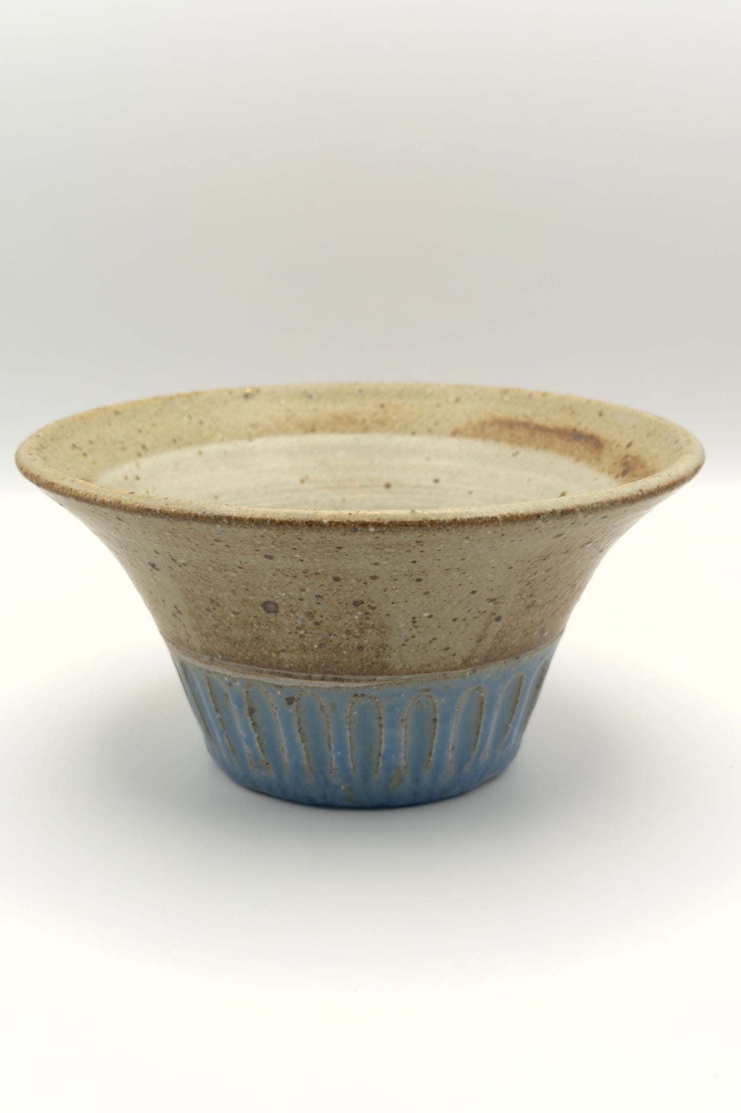 Yachimun Flared Bowl – Vertical Carved (Shinogi) in Blue & Sand by Masahito Date (010-JN)