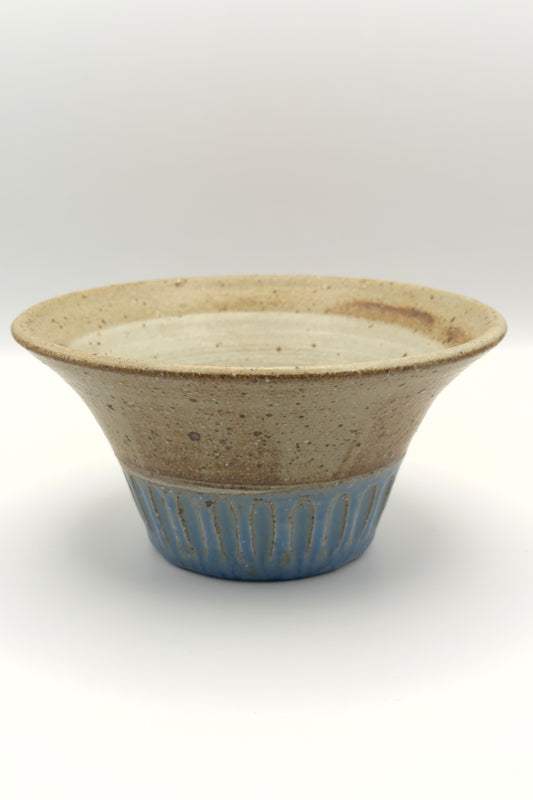 Yachimun Flared Bowl – Vertical Carved (Shinogi) in Blue & Sand by Masahito Date (010-JN)