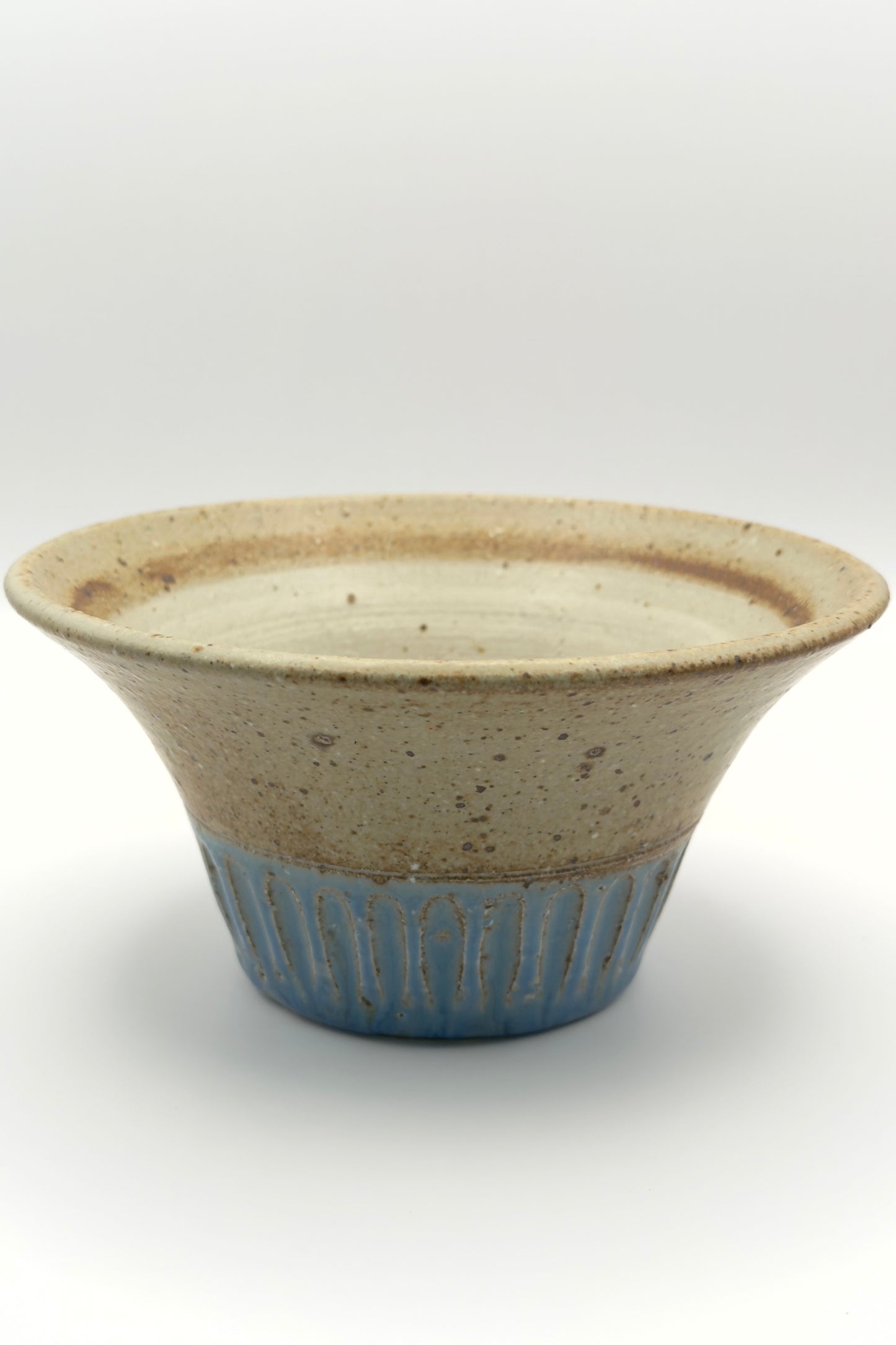 Yachimun Flared Bowl – Vertical Carved (Shinogi) in Blue & Sand by Masahito Date (010-JN)