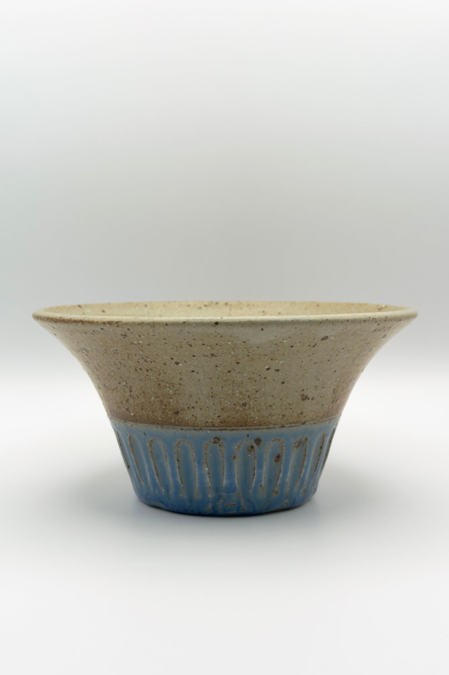 Yachimun Flared Bowl – Vertical Carved (Shinogi) in Blue & Sand by Masahito Date (010-JN)