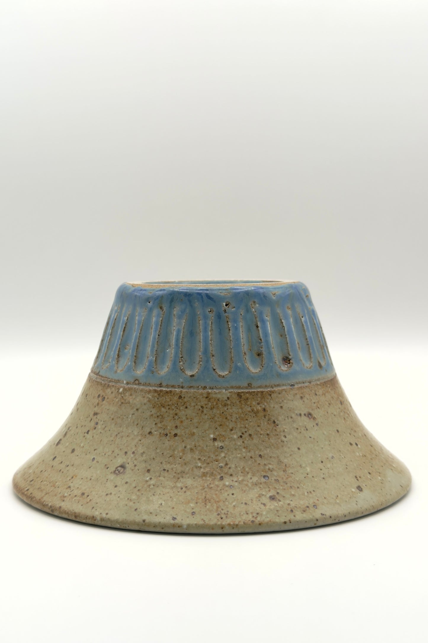 Yachimun Flared Bowl – Vertical Carved (Shinogi) in Blue & Sand by Masahito Date (010-JN)