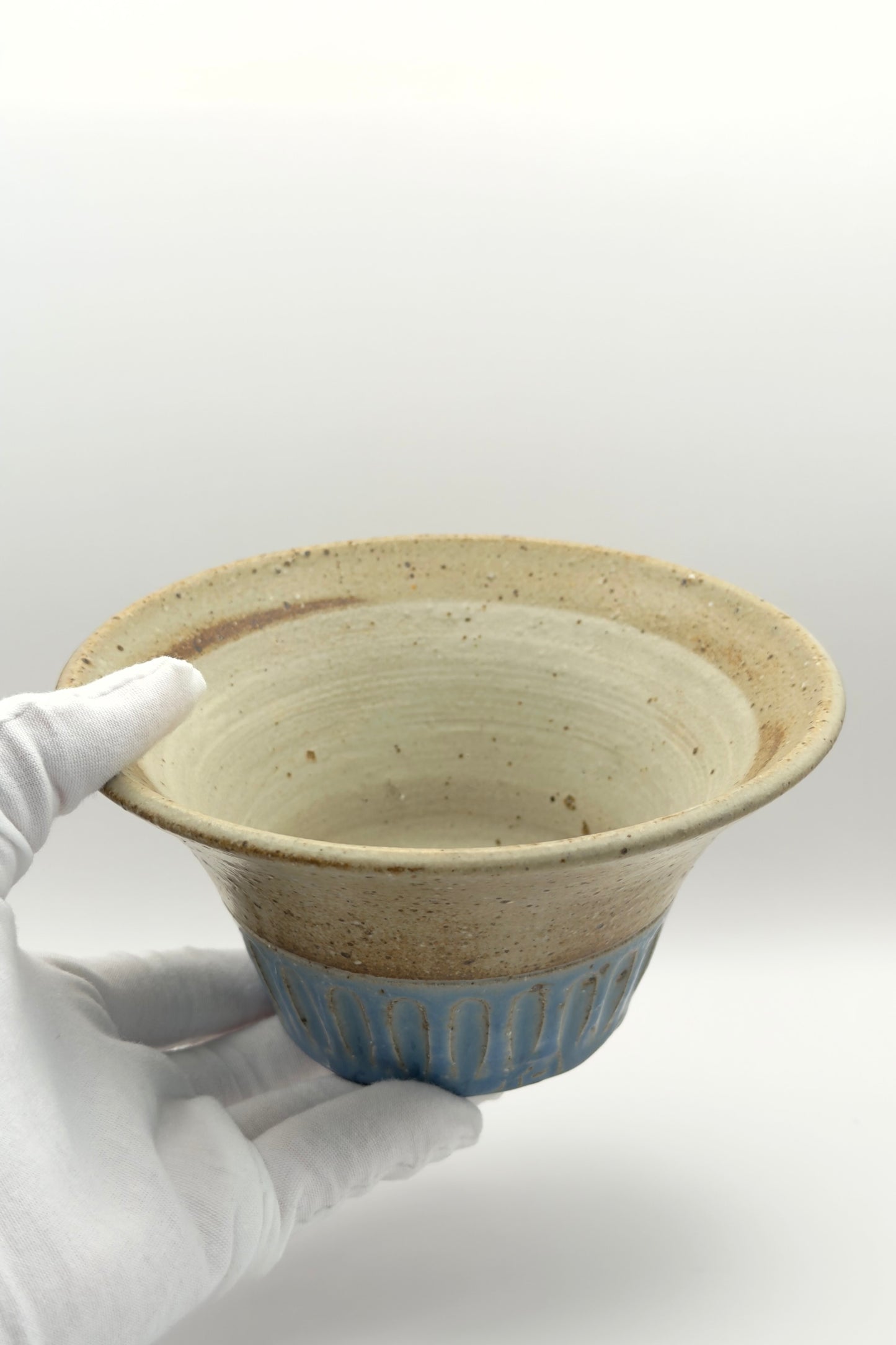 Yachimun Flared Bowl – Vertical Carved (Shinogi) in Blue & Sand by Masahito Date (010-JN)