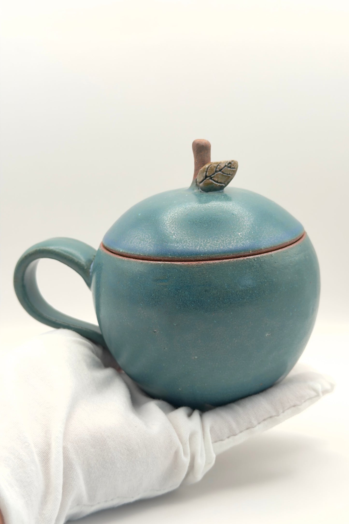 Yachimun Apple-Shaped Lidded Cup – Matte Teal Glaze by Masahito Date (011-JN)
