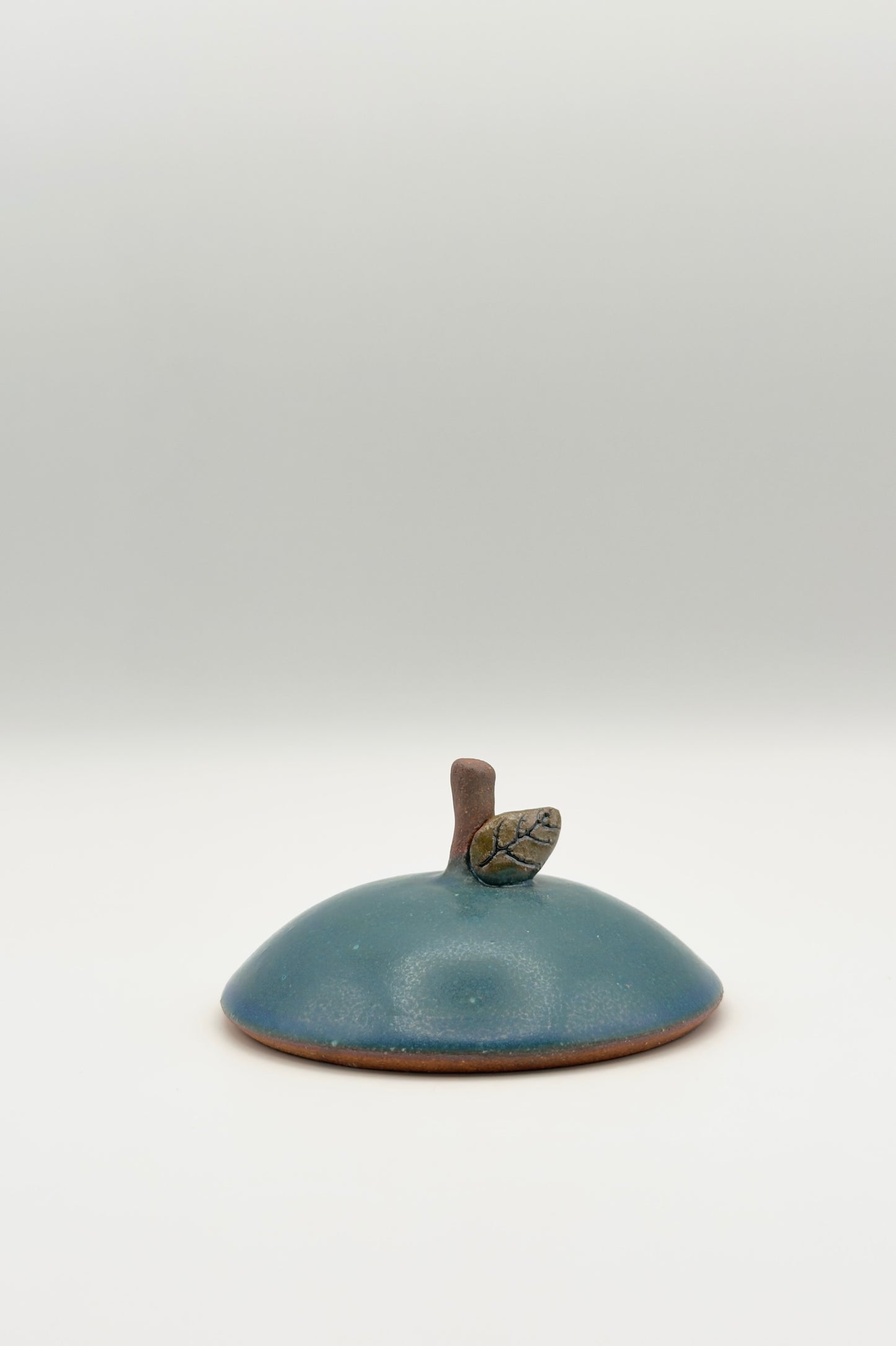 Yachimun Apple-Shaped Lidded Cup – Matte Teal Glaze by Masahito Date (011-JN)
