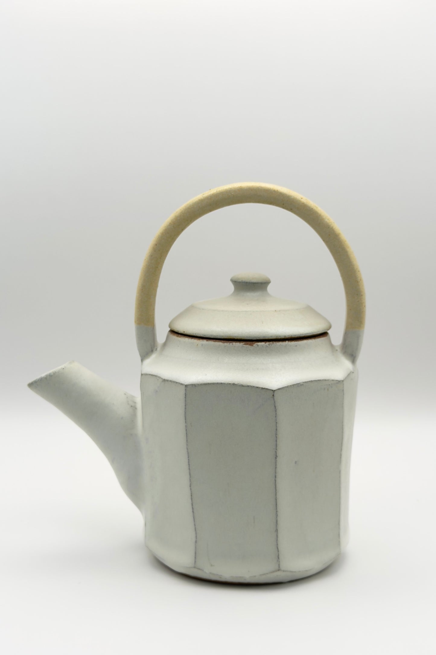Yachimun Teapot – Faceted Matte White with Cream Clay Handle by Masahito Date (012-JN)