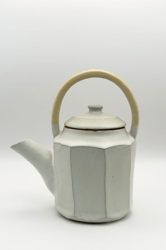 Yachimun Teapot – Faceted Matte White with Cream Clay Handle by Masahito Date (012-JN)