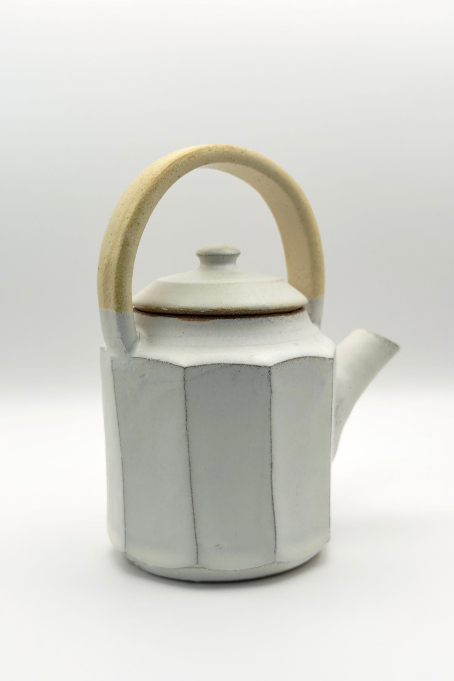 Yachimun Teapot – Faceted Matte White with Cream Clay Handle by Masahito Date (012-JN)