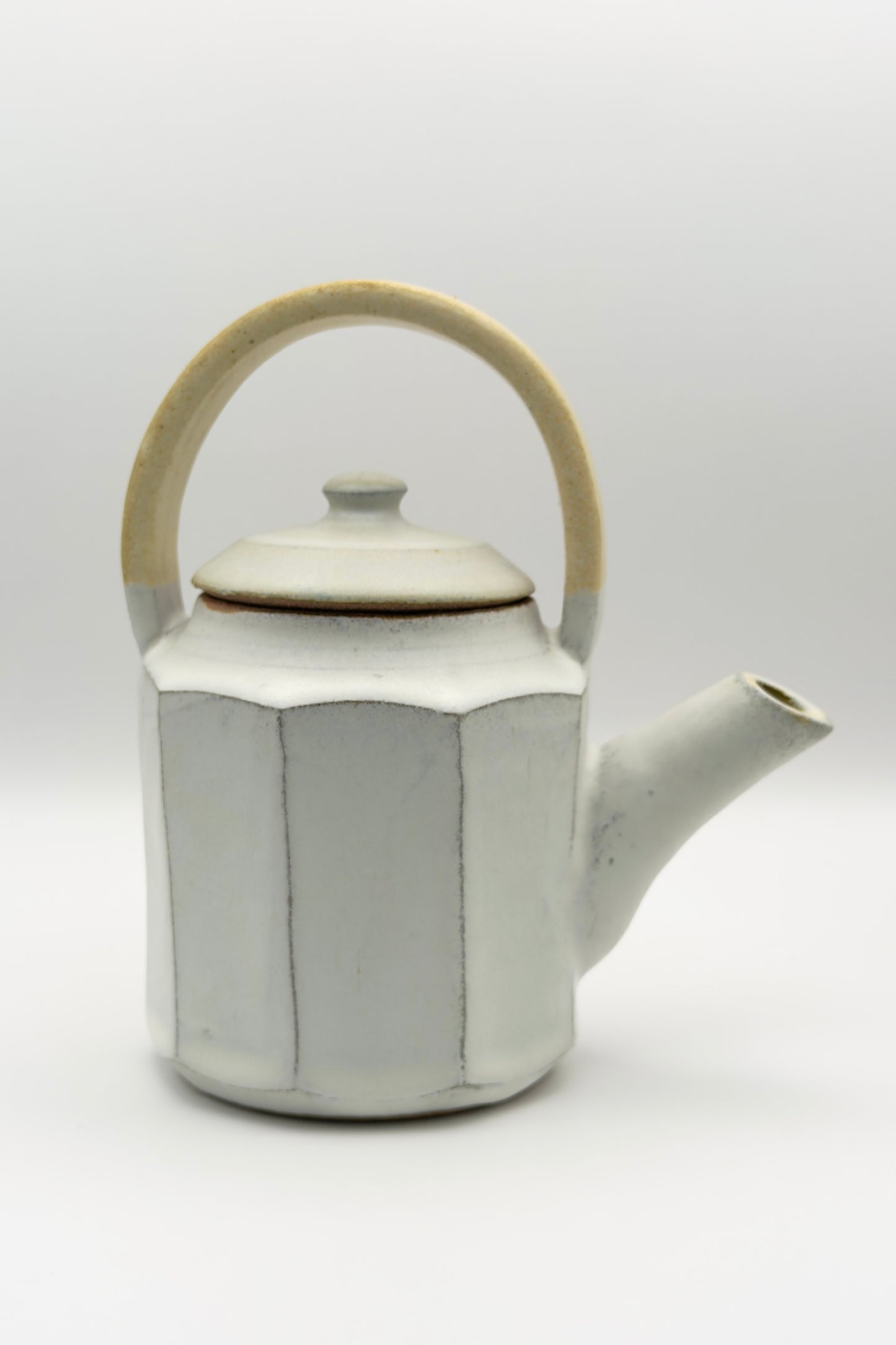 Yachimun Teapot – Faceted Matte White with Cream Clay Handle by Masahito Date (012-JN)