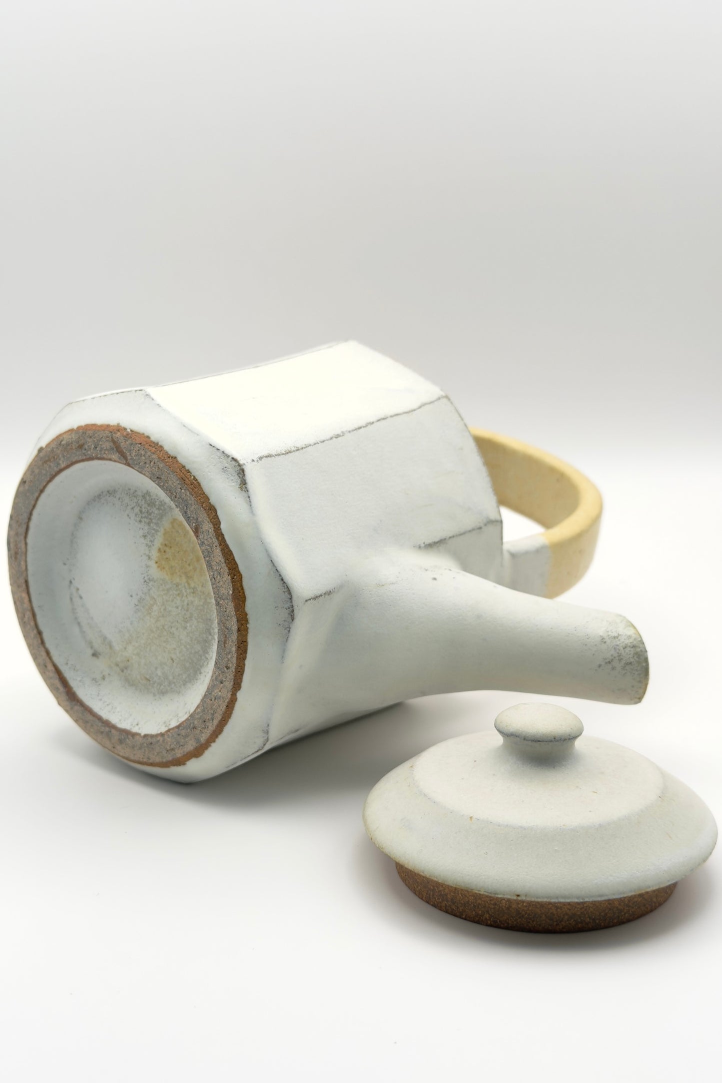 Yachimun Teapot – Faceted Matte White with Cream Clay Handle by Masahito Date (012-JN)