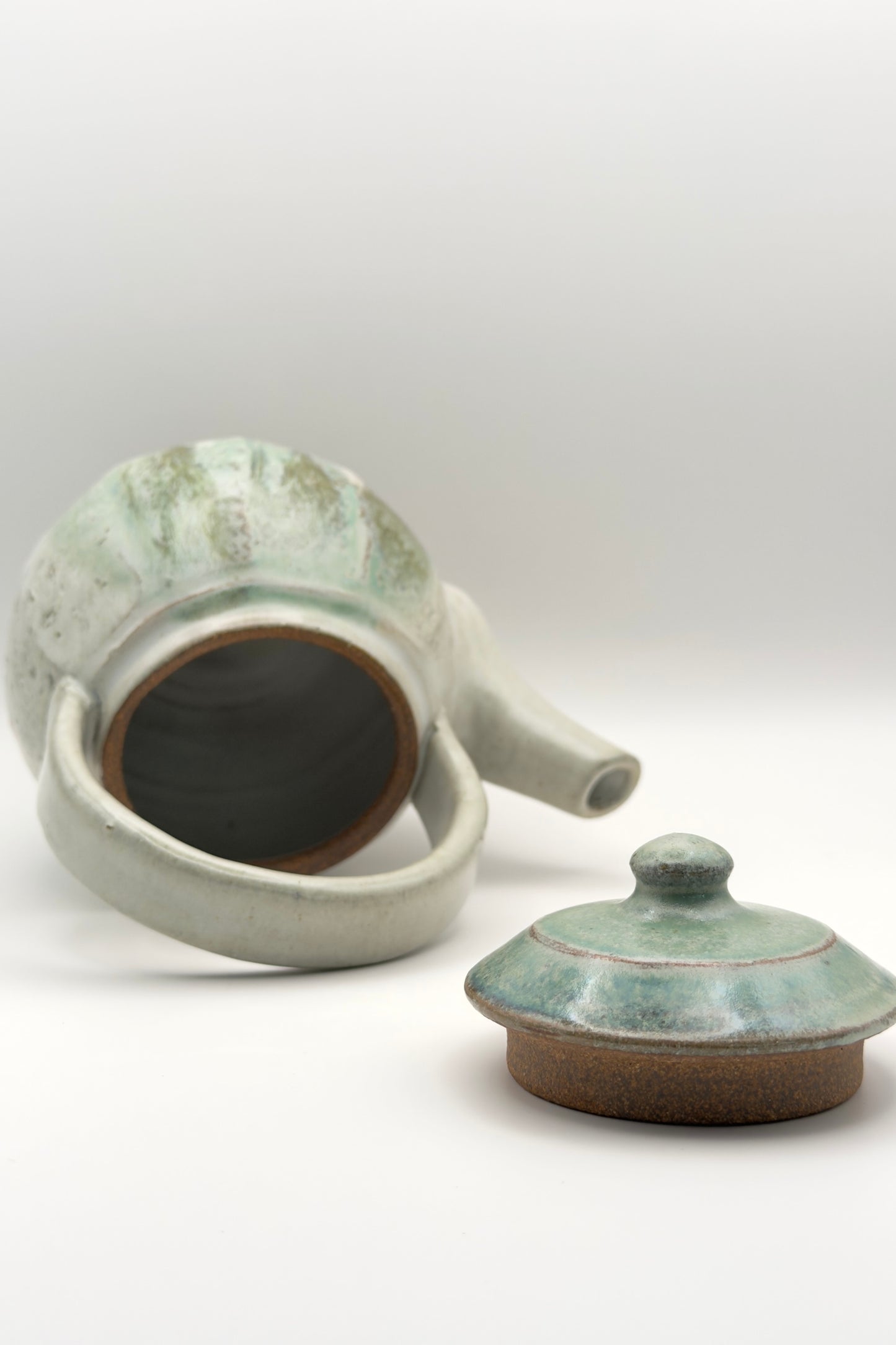 Yachimun Teapot (Chuukaa) – Stone-Glazed Gray & Teal with Moss-Green Lid by Masahito Date (013-JN)
