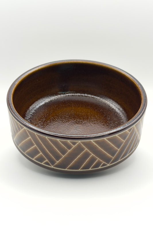 Yachimun Bowl – Basanai Carved (Banana Leaf Lines) in Deep Brown by Kamany / Ikutouen (014-IK)