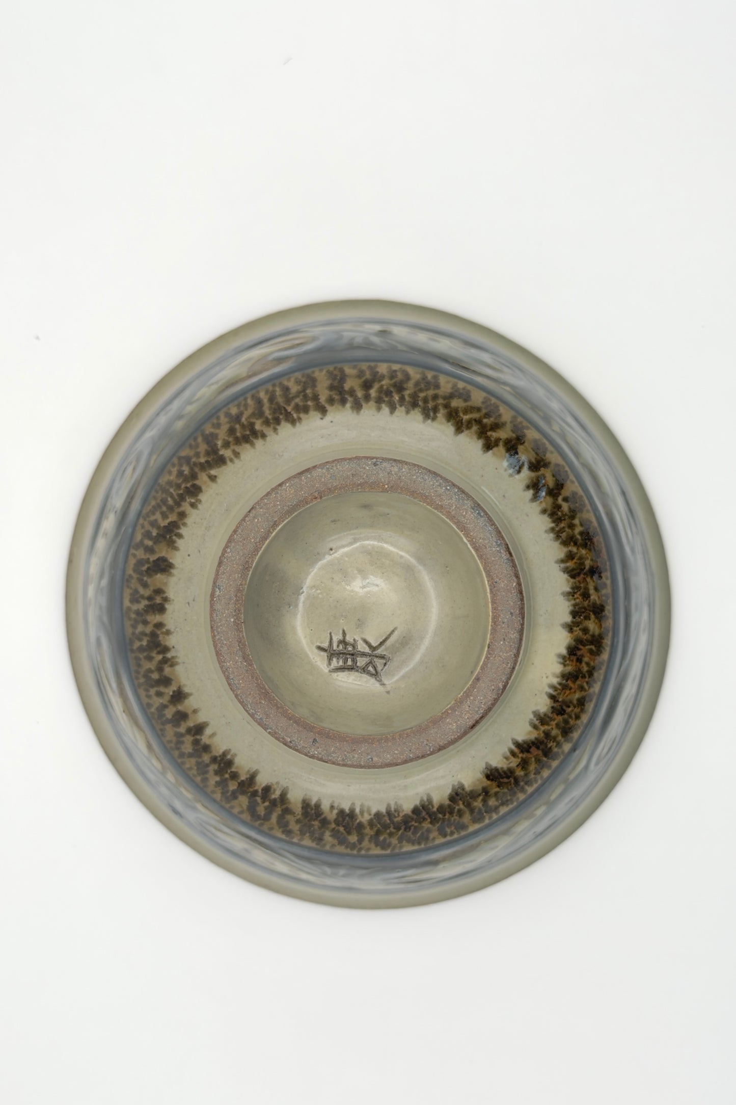 Yachimun Makai (5-Sun Rice Bowl) – Carved Karakusa Arabesque in Indigo on Gray by Yasushi Takaesu (016-TS)
