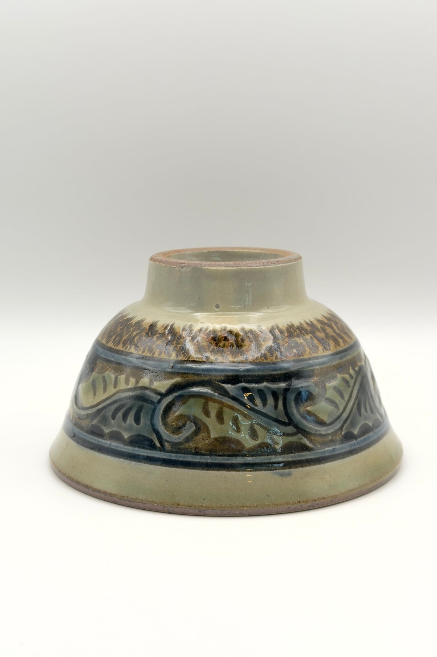 Yachimun Makai (5-Sun Rice Bowl) – Carved Karakusa Arabesque in Indigo on Gray by Yasushi Takaesu (016-TS)