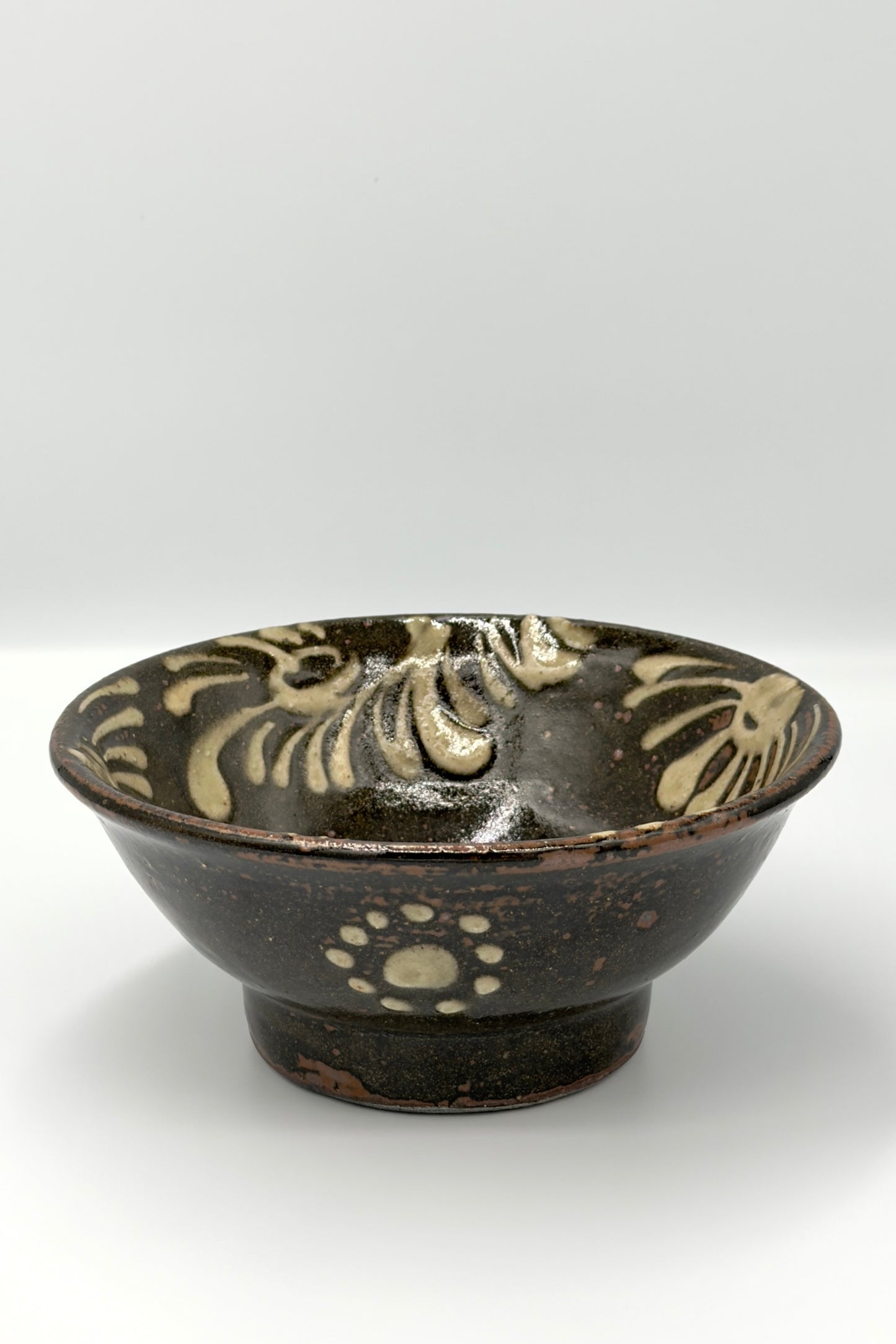 Yachimun 5-Sun Bowl – Itchin White Slip Karakusa by Teruya Kiln (018-TR)