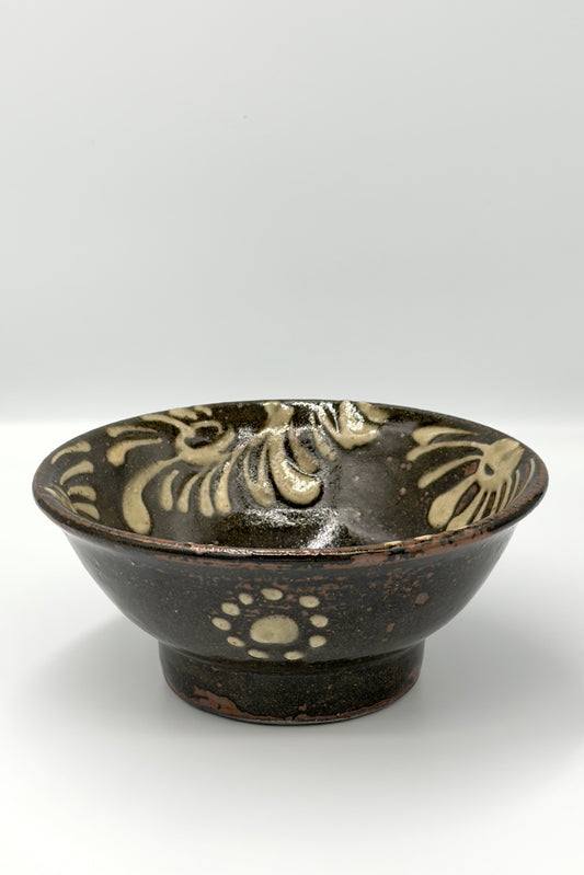 Yachimun 5-Sun Bowl – Itchin White Slip Karakusa by Teruya Kiln (018-TR)