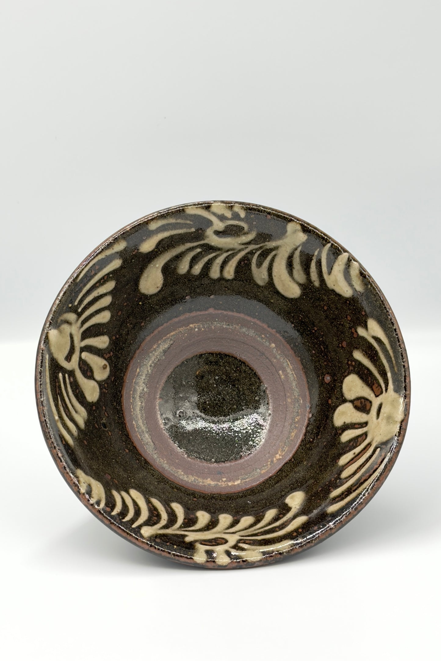 Yachimun 5-Sun Bowl – Itchin White Slip Karakusa by Teruya Kiln (018-TR)