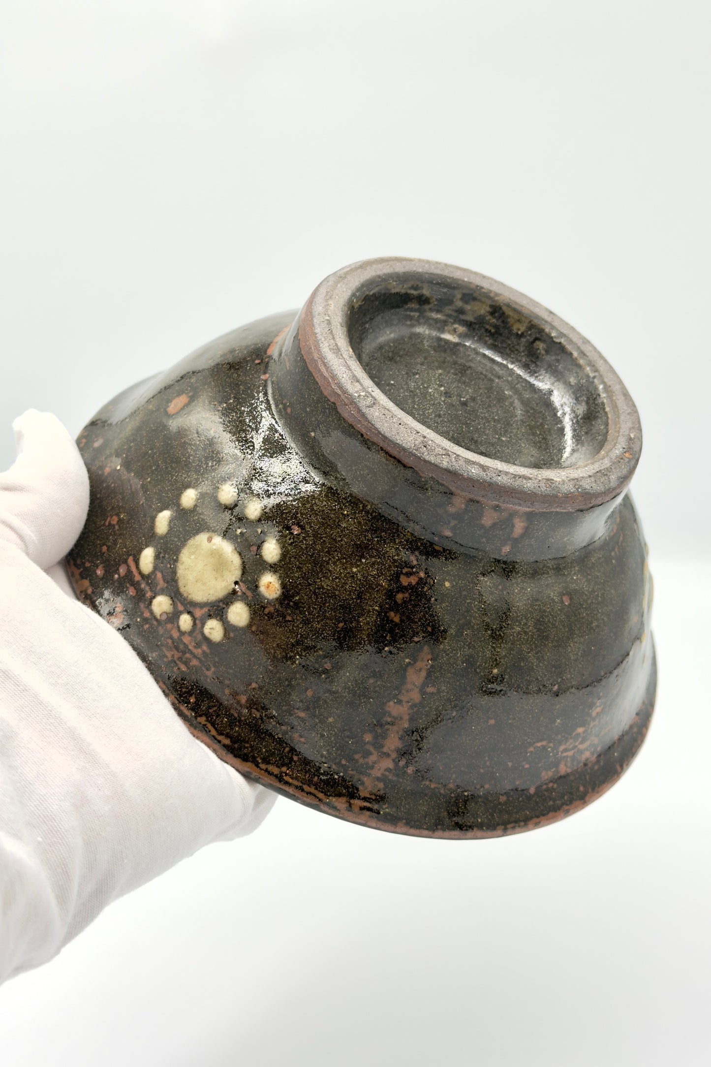 Yachimun 5-Sun Bowl – Itchin White Slip Karakusa by Teruya Kiln (018-TR)