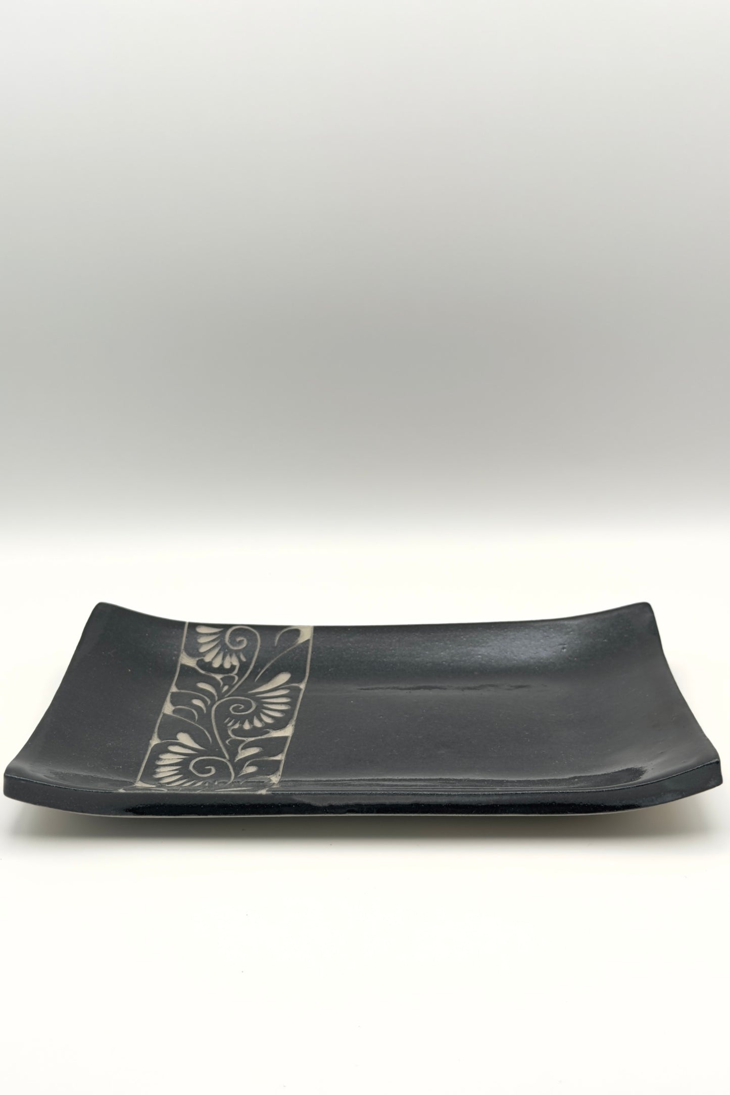 Yachimun Rectangular Plate – Senbori Karakusa in White on Matte Black by Kamany / Ikutouen (021-IK)