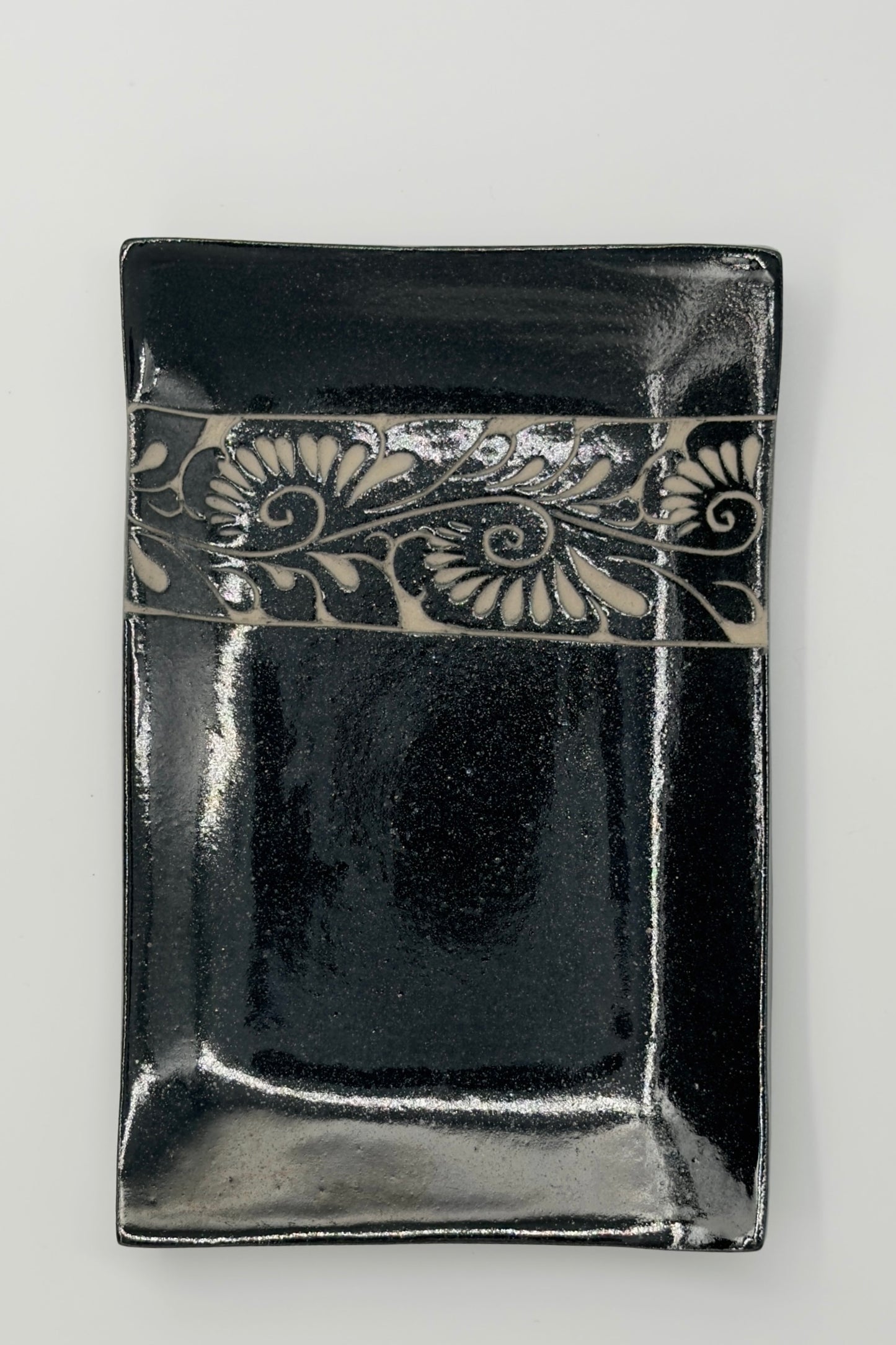 Yachimun Rectangular Plate – Senbori Karakusa in White on Matte Black by Kamany / Ikutouen (021-IK)