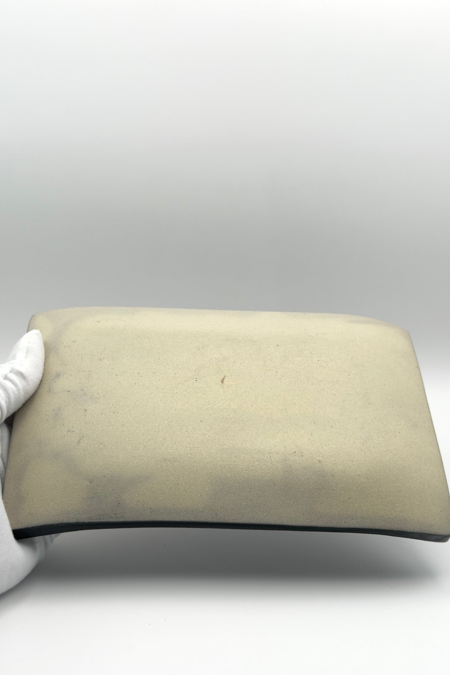 Yachimun Rectangular Plate – Senbori Karakusa in White on Matte Black by Kamany / Ikutouen (021-IK)