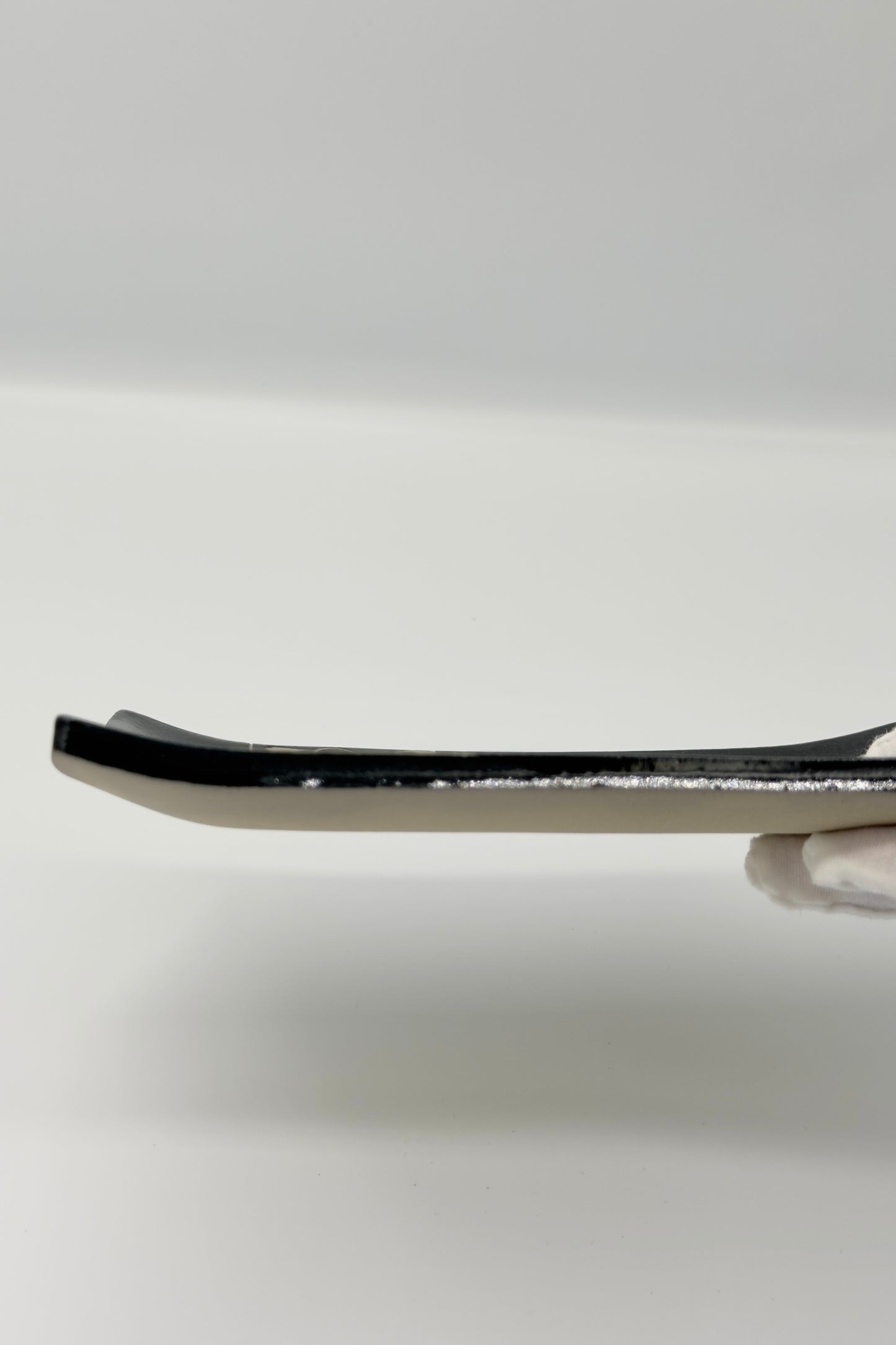 Yachimun Rectangular Plate – Senbori Karakusa in White on Matte Black by Kamany / Ikutouen (021-IK)