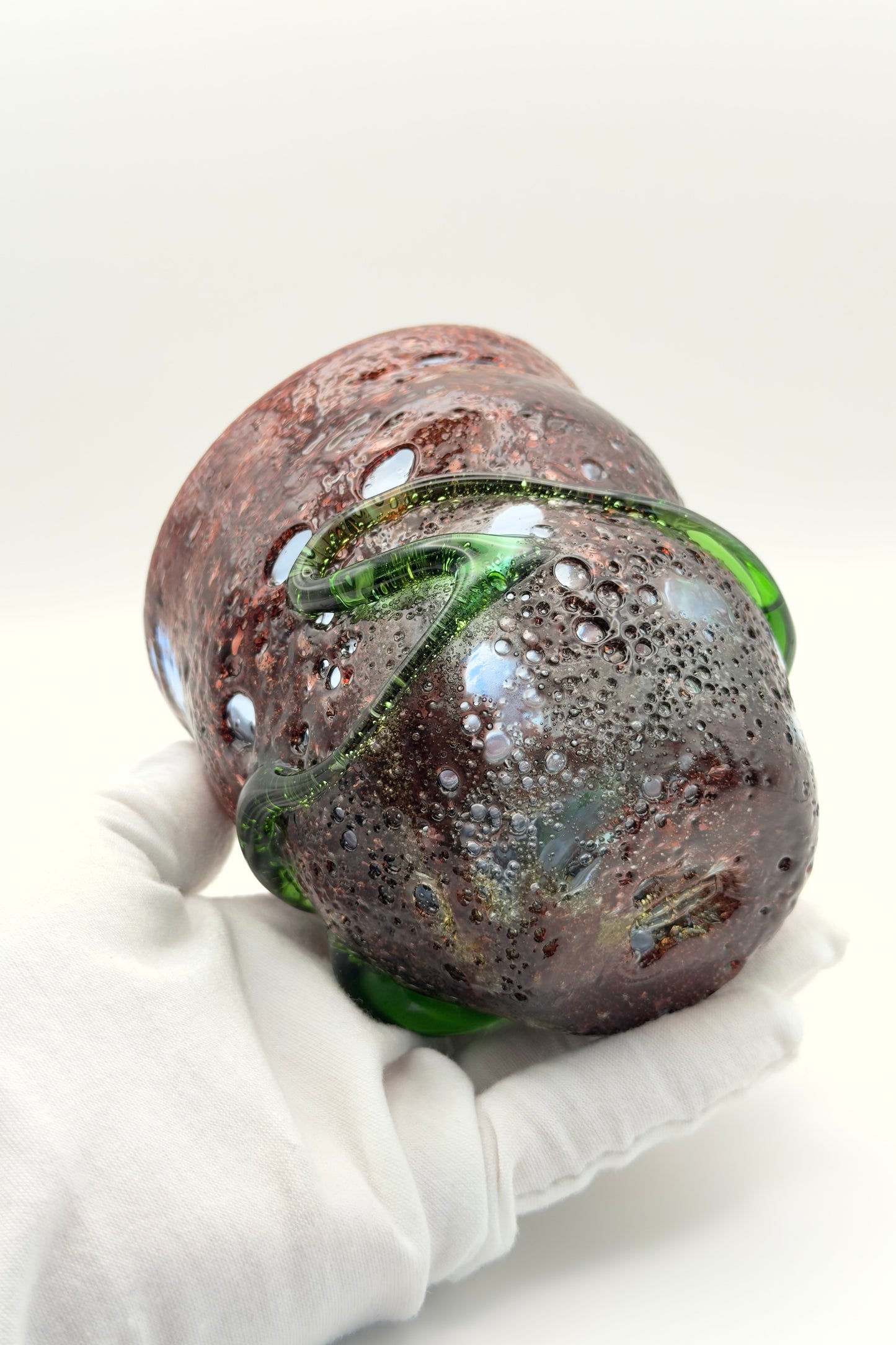 Ryukyu Glass Cup – Awa (Bubble Glass) in Deep Purple with Green Sea-Coil by Seiichirou Inamine (023-NJ)