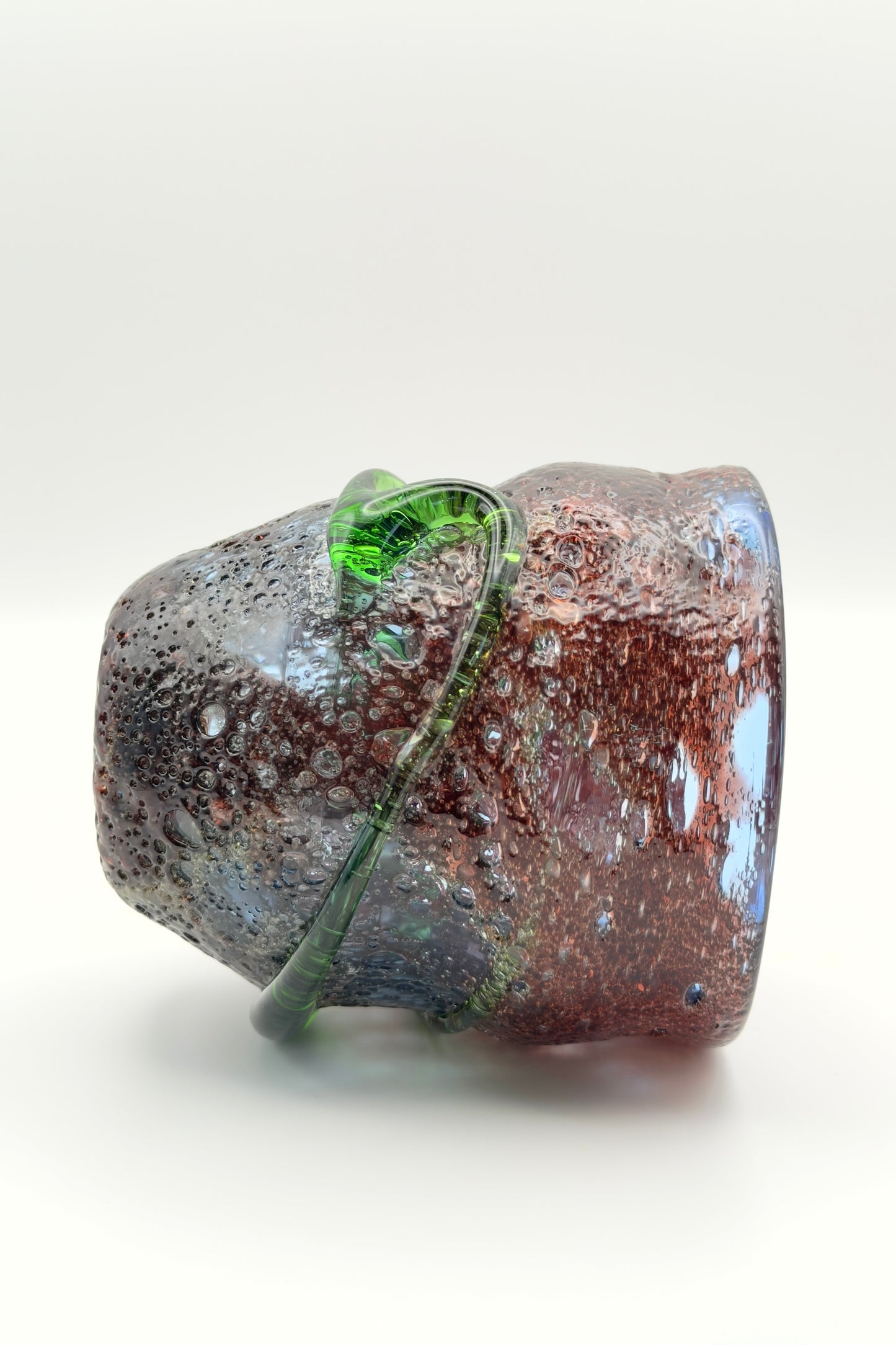 Ryukyu Glass Cup – Awa (Bubble Glass) in Deep Purple with Green Sea-Coil by Seiichirou Inamine (023-NJ)