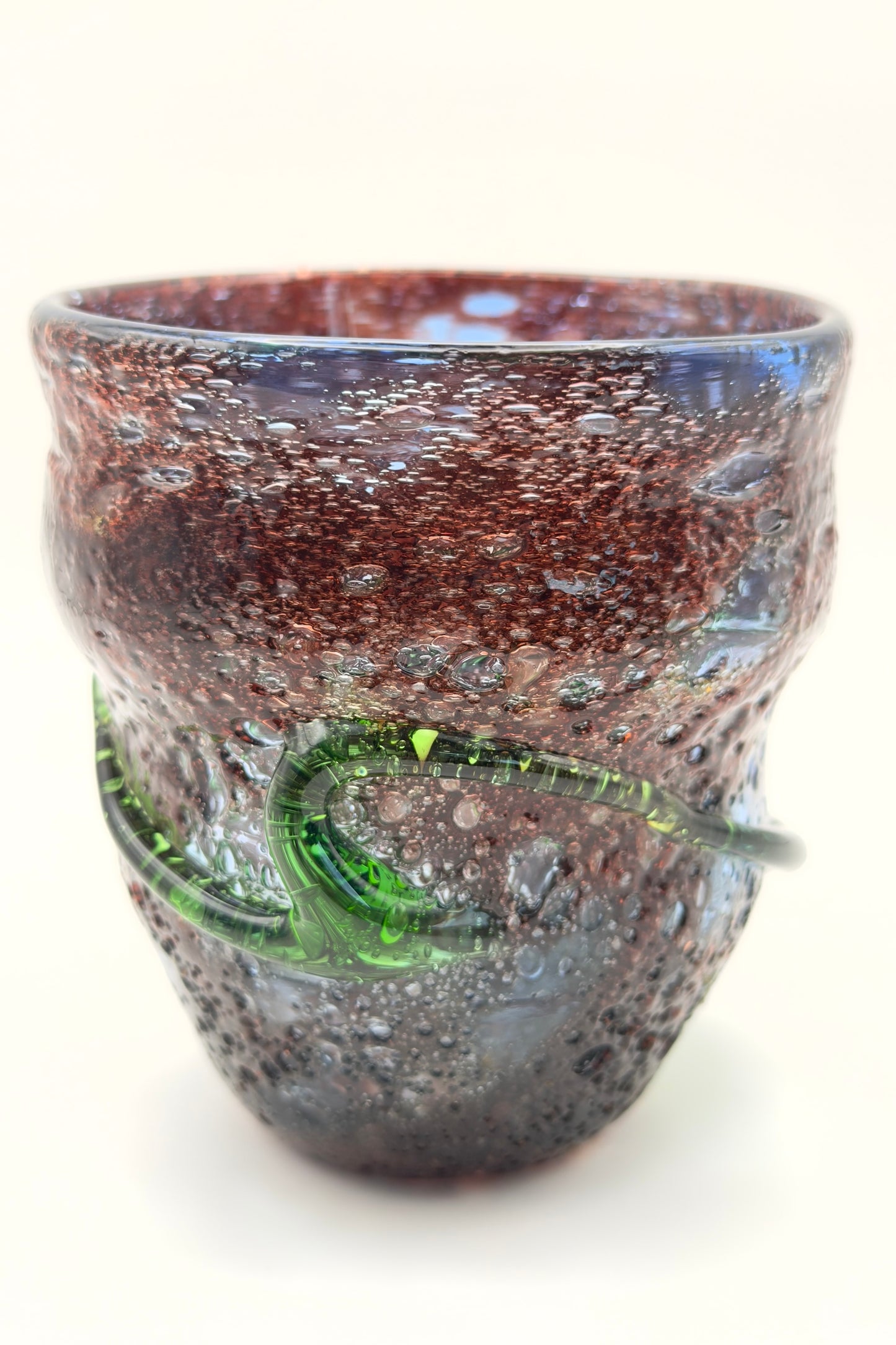 Ryukyu Glass Cup – Awa (Bubble Glass) in Deep Purple with Green Sea-Coil by Seiichirou Inamine (023-NJ)