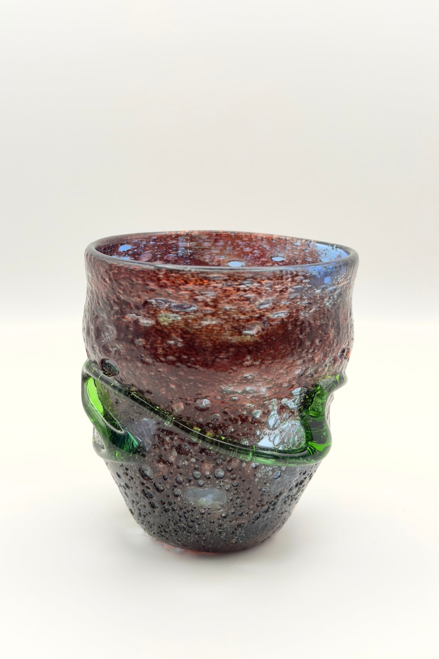 Ryukyu Glass Cup – Awa (Bubble Glass) in Deep Purple with Green Sea-Coil by Seiichirou Inamine (023-NJ)