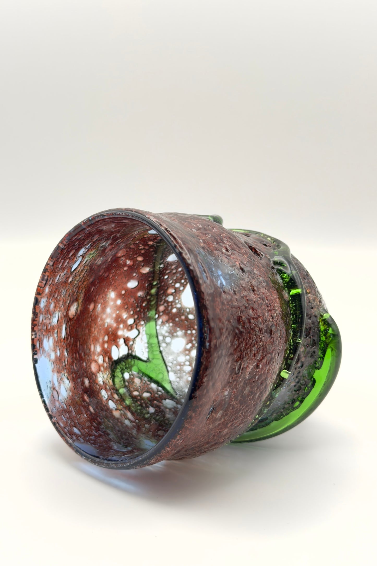 Ryukyu Glass Cup – Awa (Bubble Glass) in Deep Purple with Green Sea-Coil by Seiichirou Inamine (023-NJ)