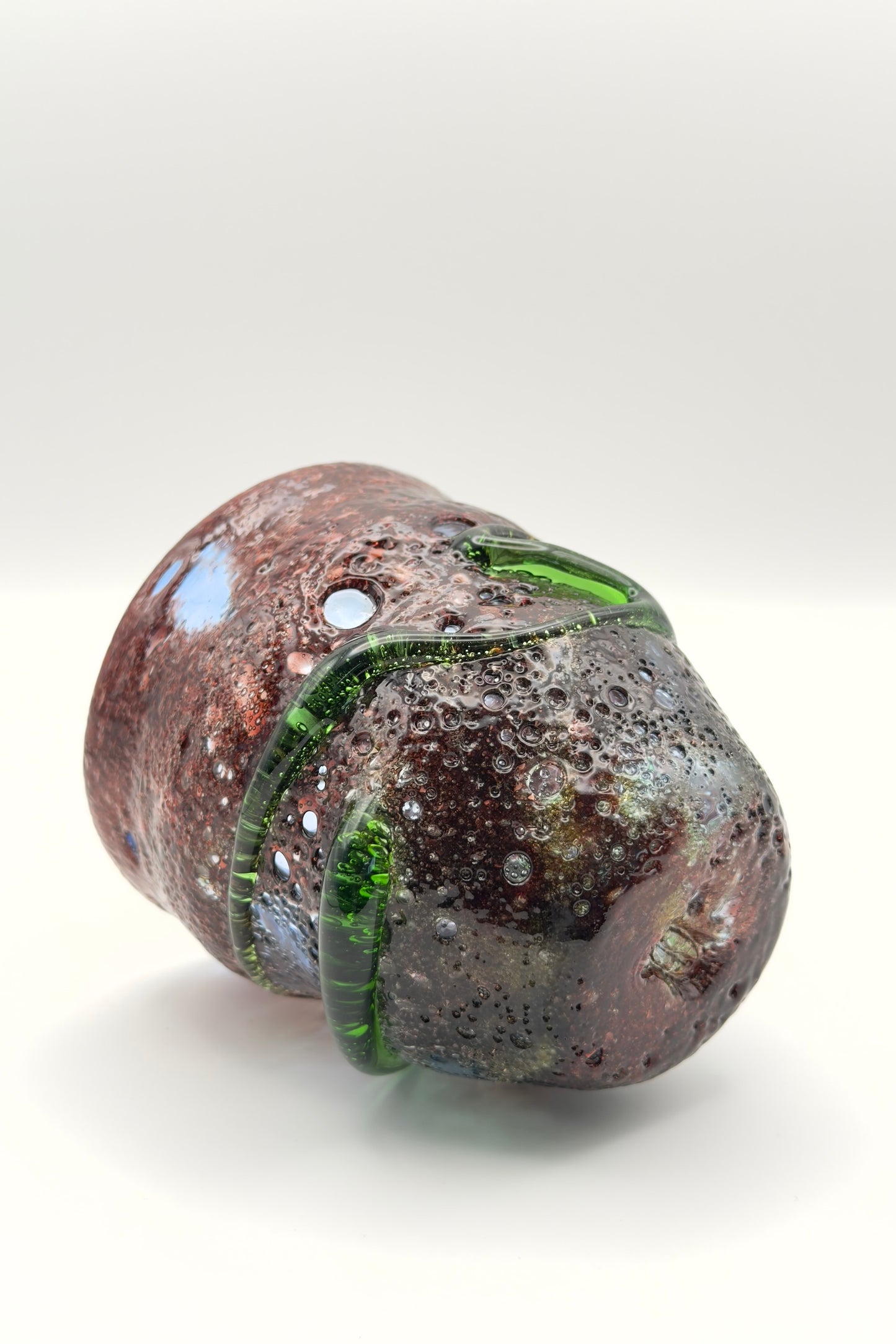 Ryukyu Glass Cup – Awa (Bubble Glass) in Deep Purple with Green Sea-Coil by Seiichirou Inamine (023-NJ)