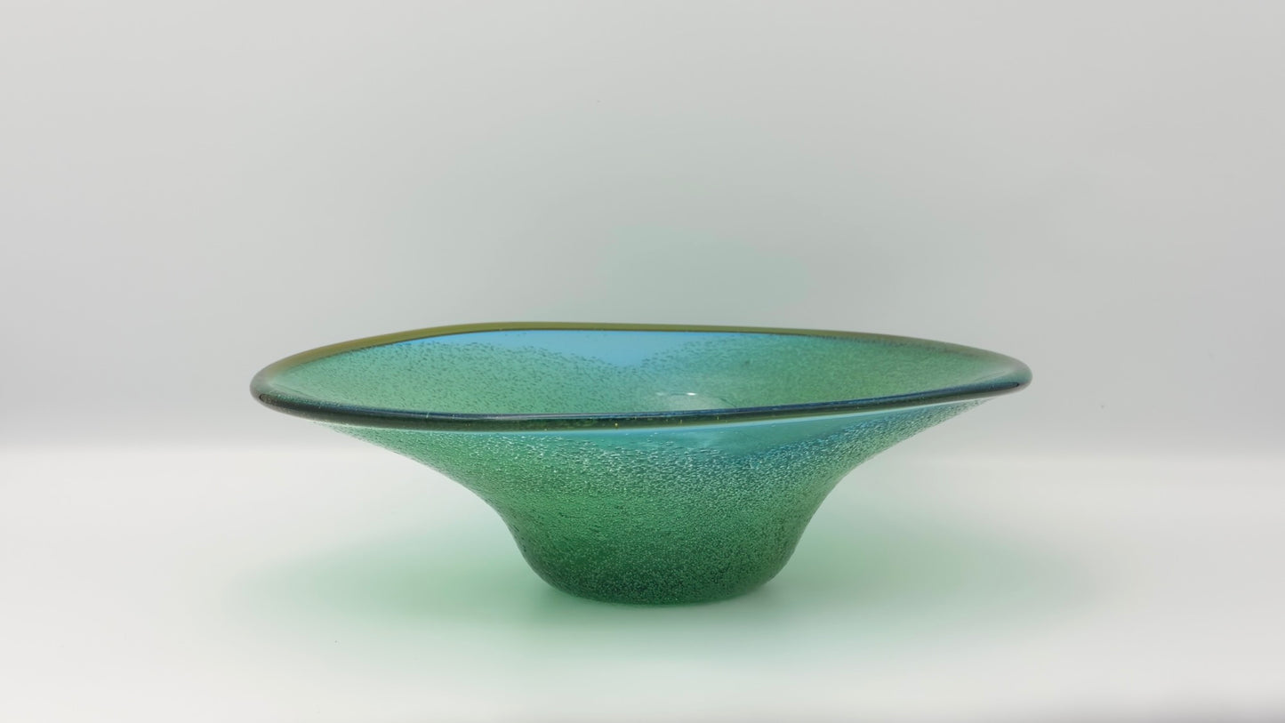 Ryukyu Glass Oval Bowl – Emerald Green with Awa (Bubble Glass) by Seiichirou Inamine (025-NJ)