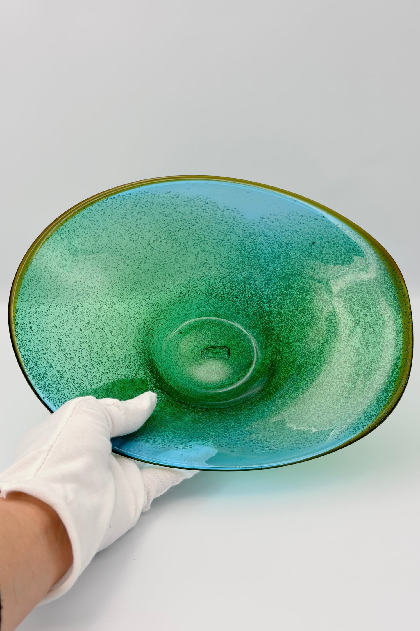 Ryukyu Glass Oval Bowl – Emerald Green with Awa (Bubble Glass) by Seiichirou Inamine (025-NJ)