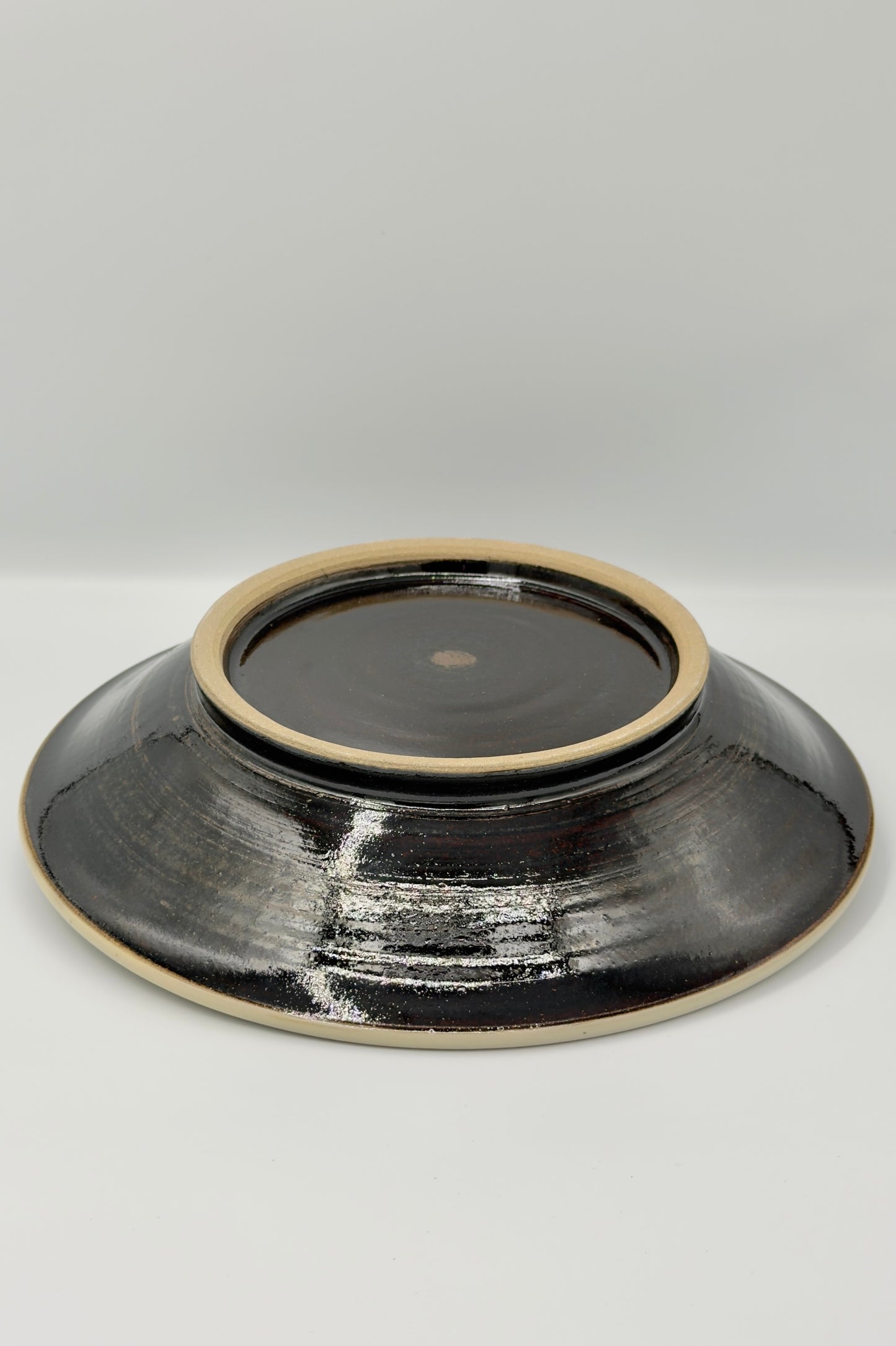 Yachimun Flare Bowl – Hand-Carved Karakusa Arabesque with Central Stage on Cream Clay by Ikutouen (026-IK)