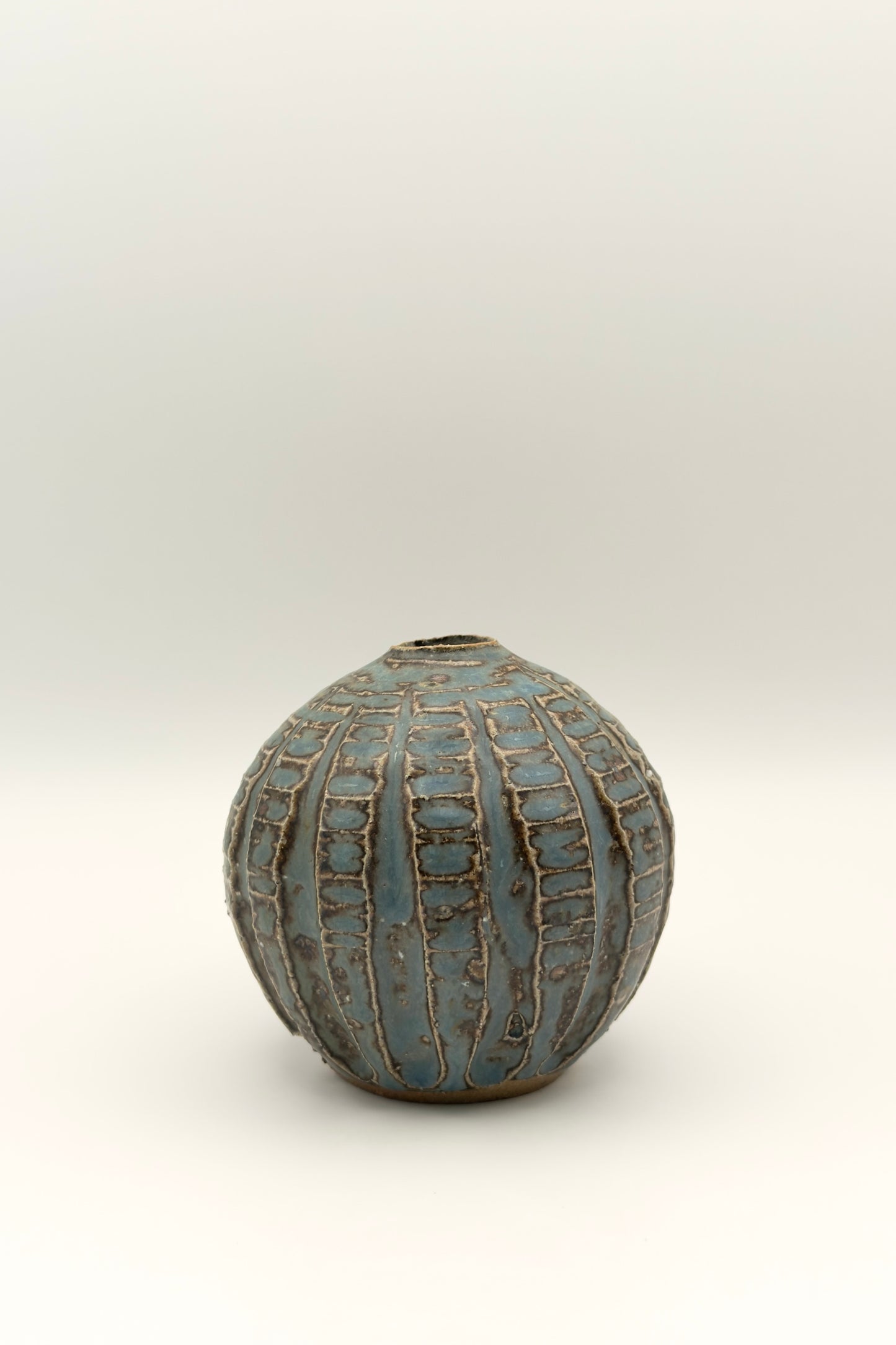 Yachimun Bud Vase – Carved Sphere in Dusty Blue by Masahito Date (005-JN)