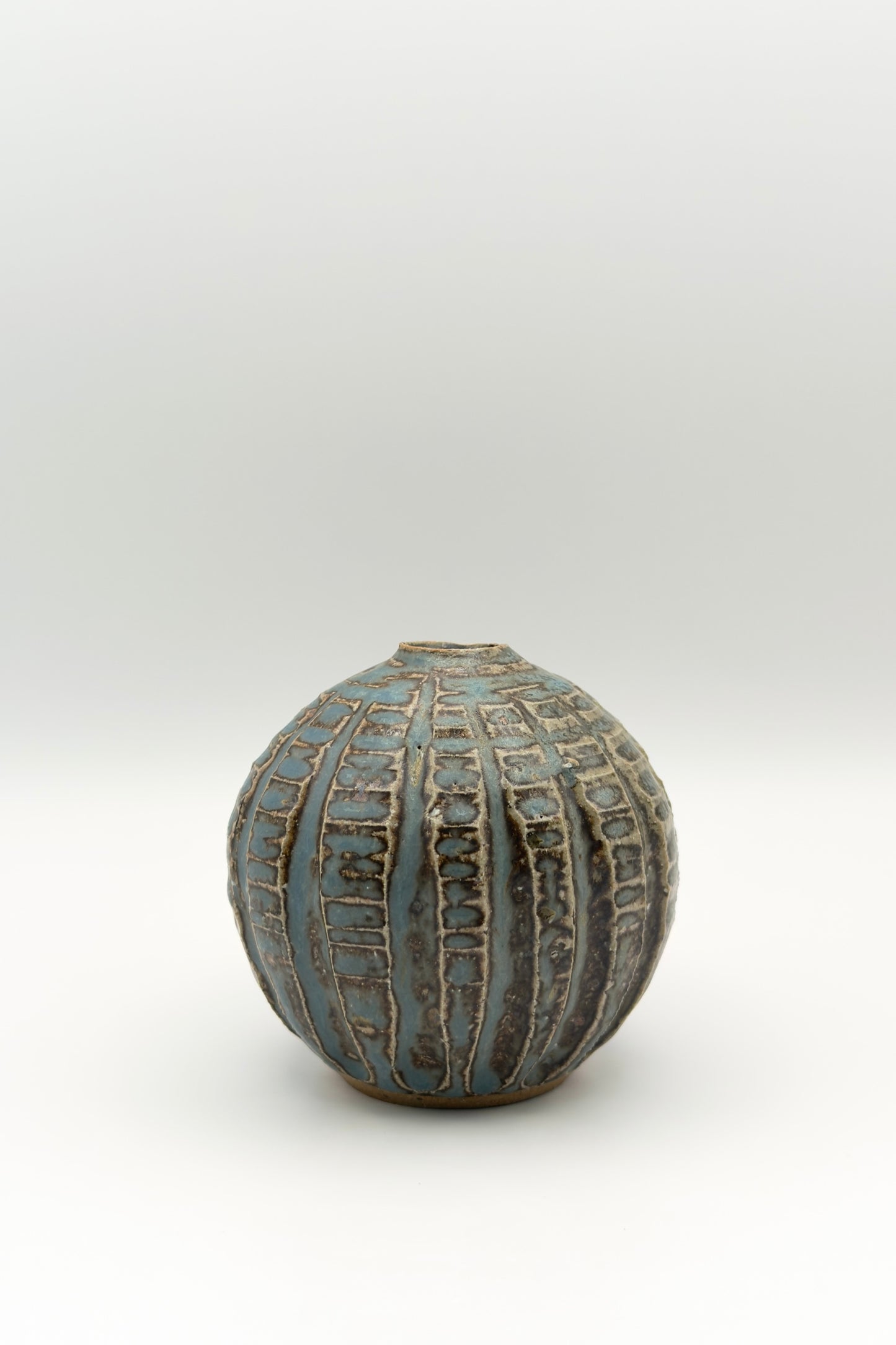 Yachimun Bud Vase – Carved Sphere in Dusty Blue by Masahito Date (005-JN)
