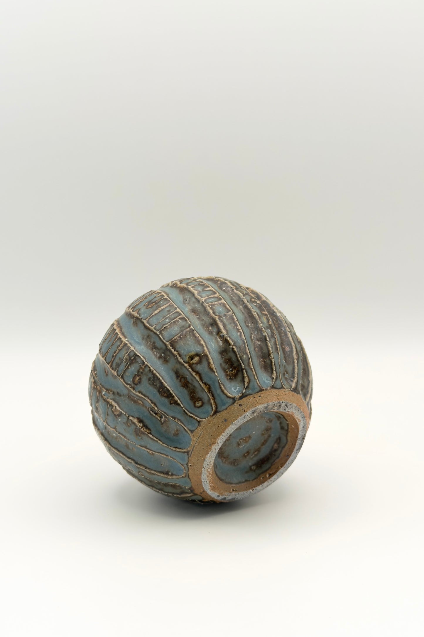 Yachimun Bud Vase – Carved Sphere in Dusty Blue by Masahito Date (005-JN)