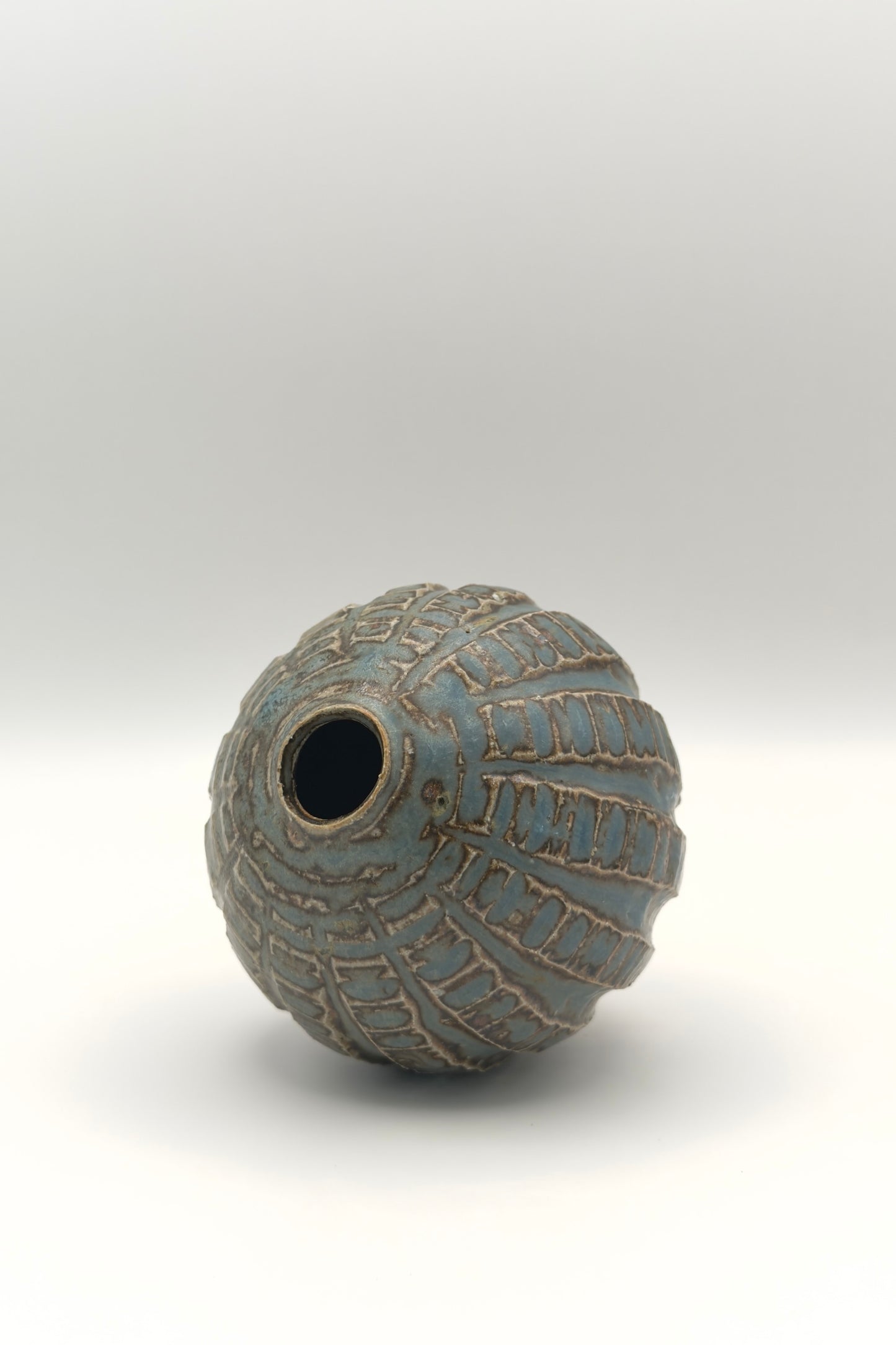 Yachimun Bud Vase – Carved Sphere in Dusty Blue by Masahito Date (005-JN)