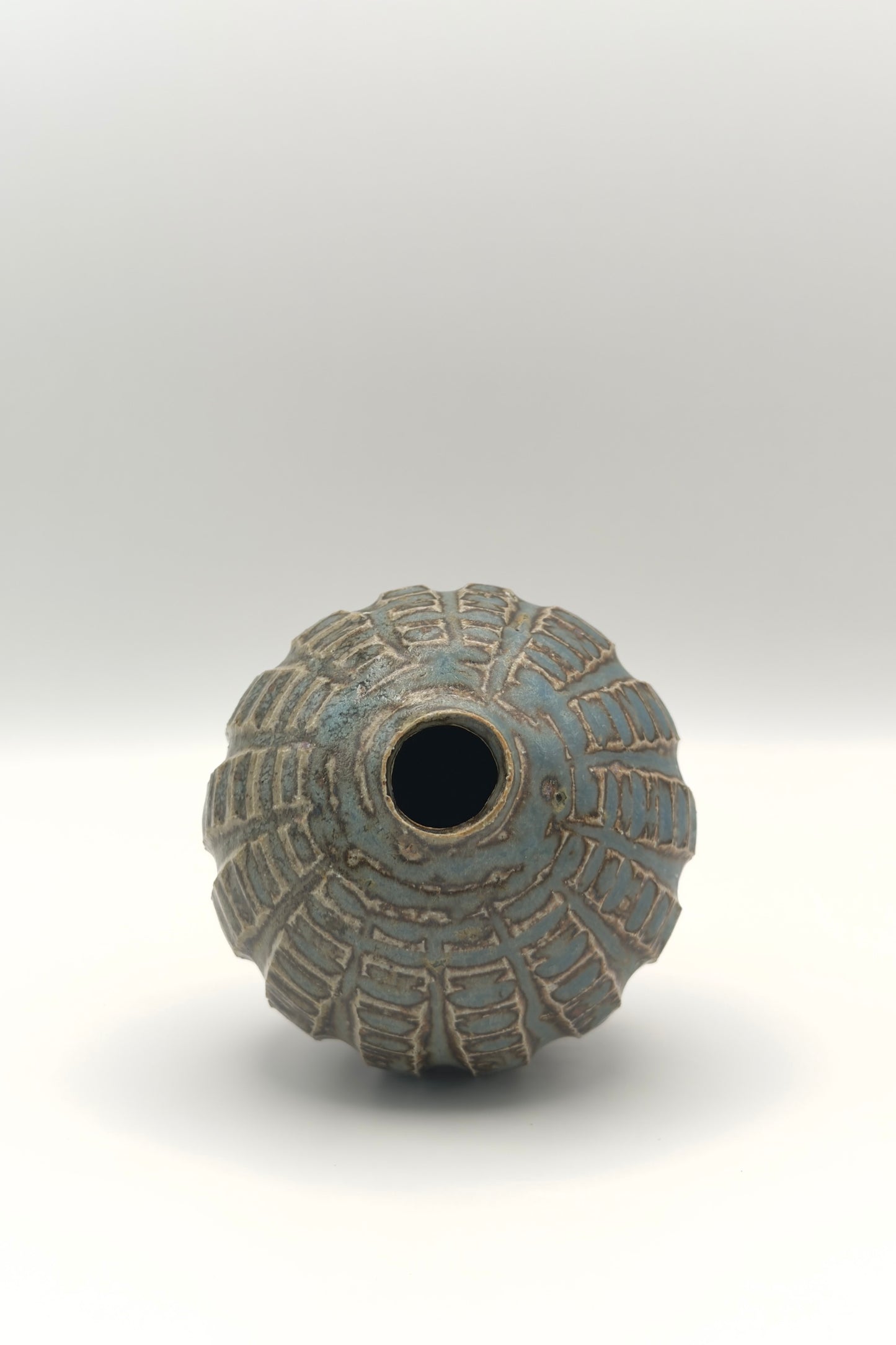 Yachimun Bud Vase – Carved Sphere in Dusty Blue by Masahito Date (005-JN)