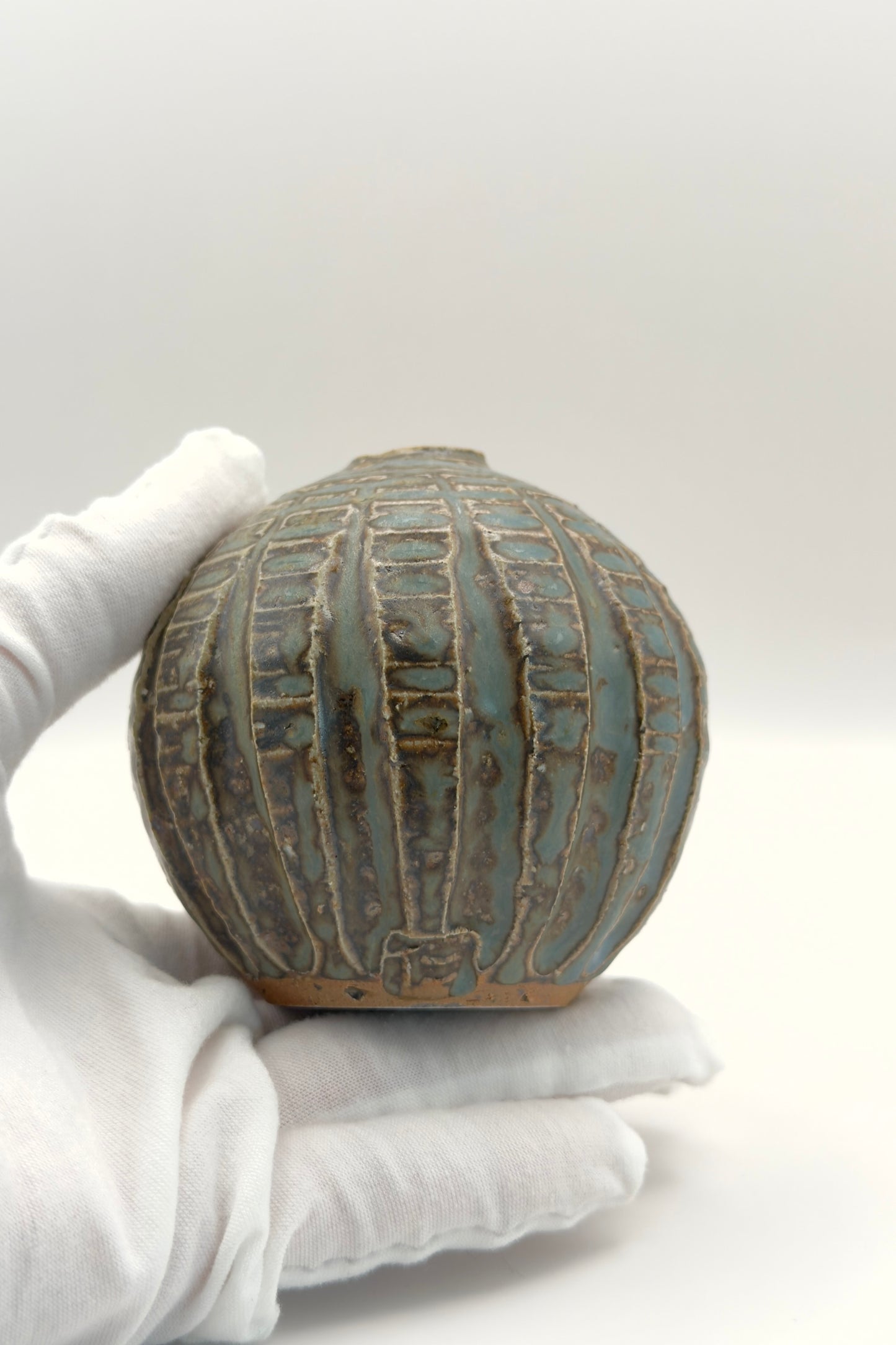 Yachimun Bud Vase – Carved Sphere in Dusty Blue by Masahito Date (005-JN)