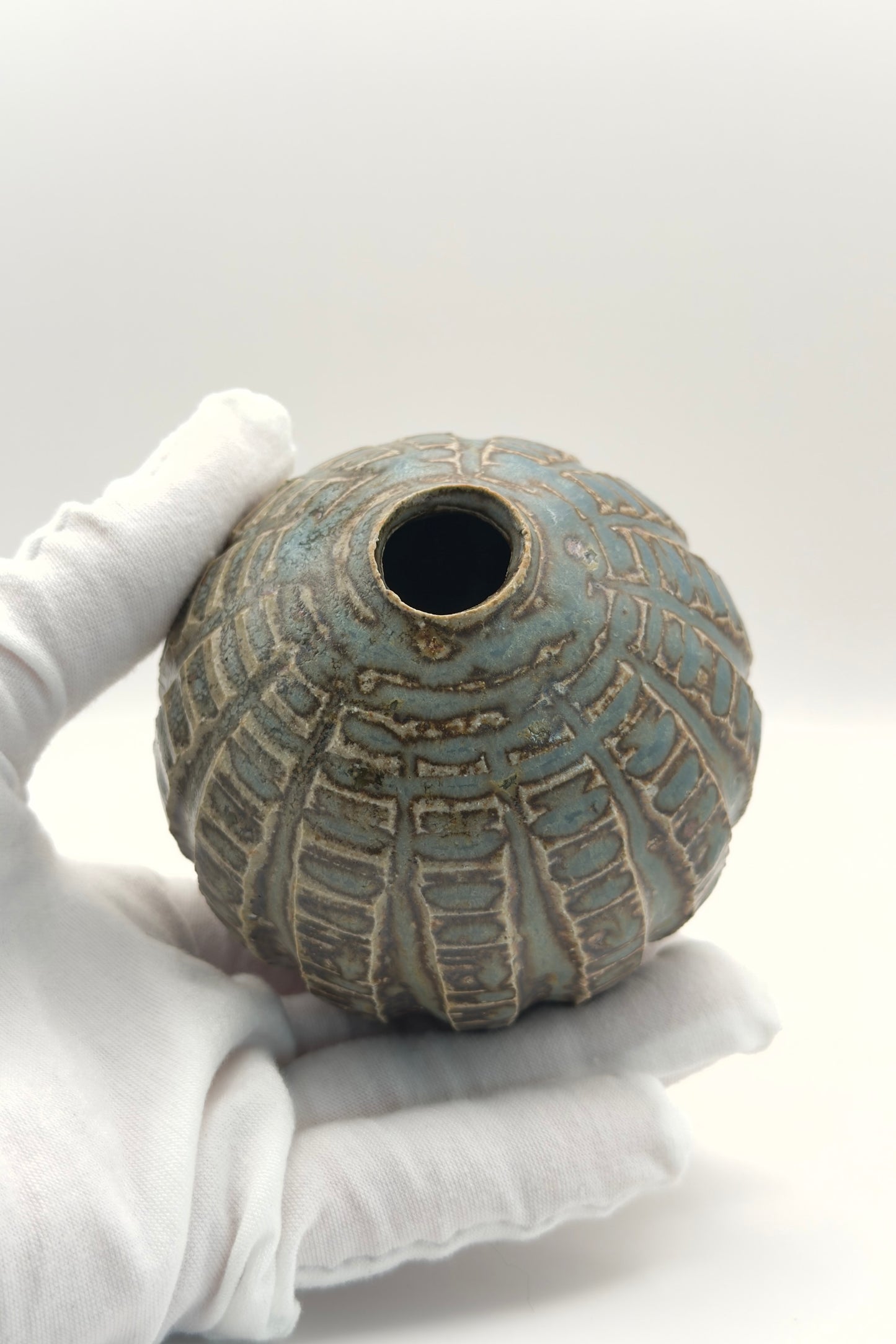 Yachimun Bud Vase – Carved Sphere in Dusty Blue by Masahito Date (005-JN)