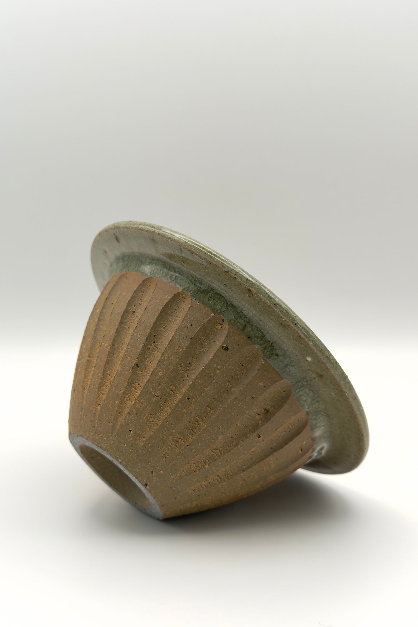 Yachimun Bowl – Shinogi Carved with Celadon Drip by Masahito Date (007-JN)