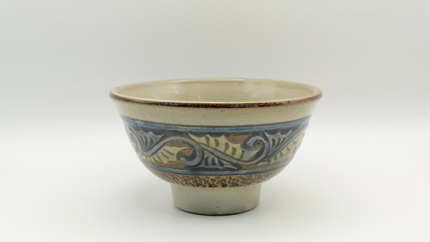 Yachimun Makai (5-Sun Rice Bowl) – Carved Karakusa Arabesque in Indigo on Gray by Yasushi Takaesu (016-TS)