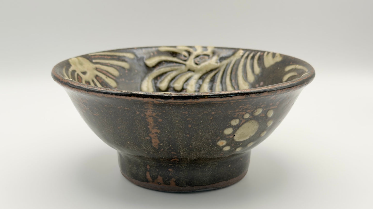 Yachimun 5-Sun Bowl – Itchin White Slip Karakusa by Teruya Kiln (018-TR)